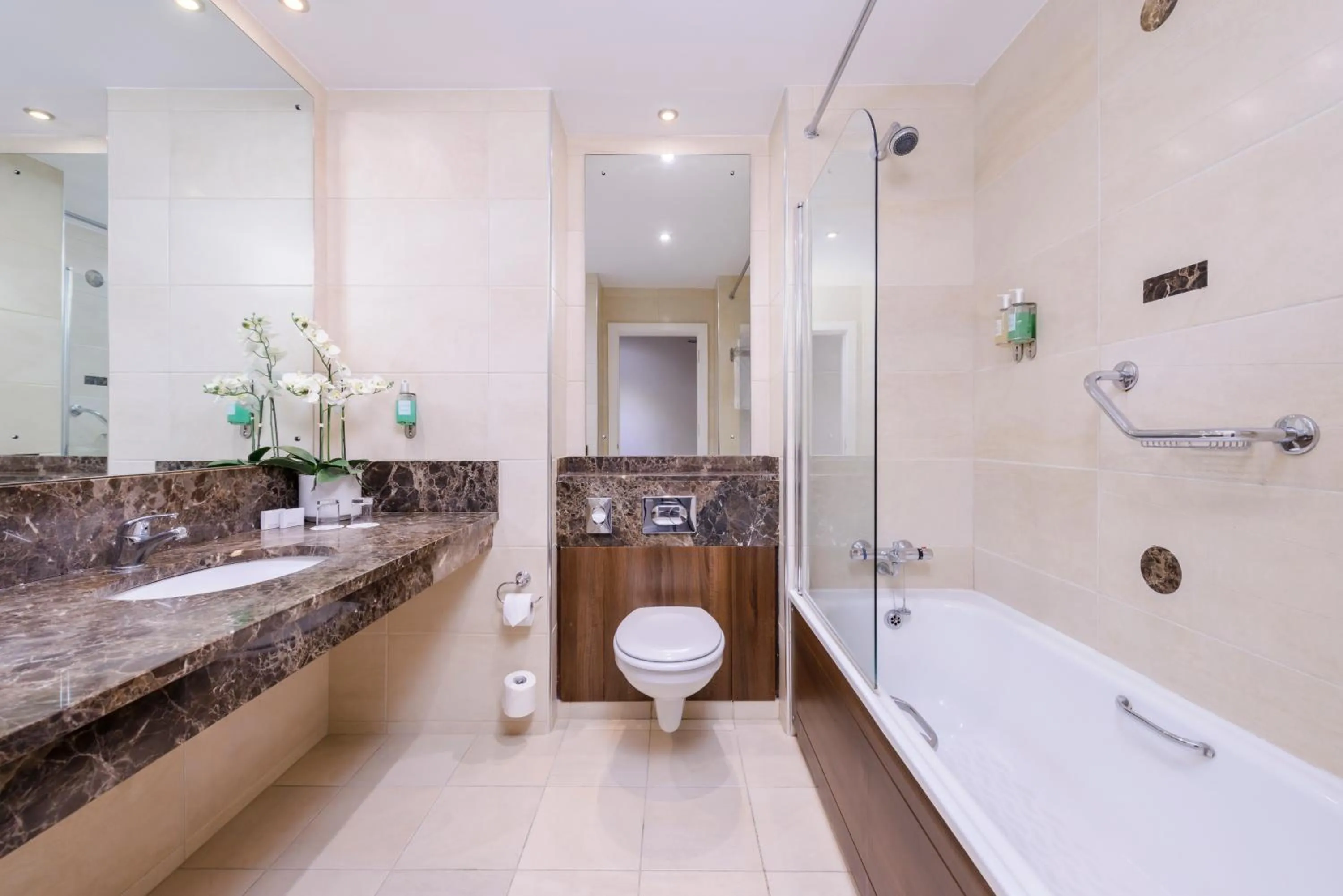 Bathroom in Glashaus Hotel