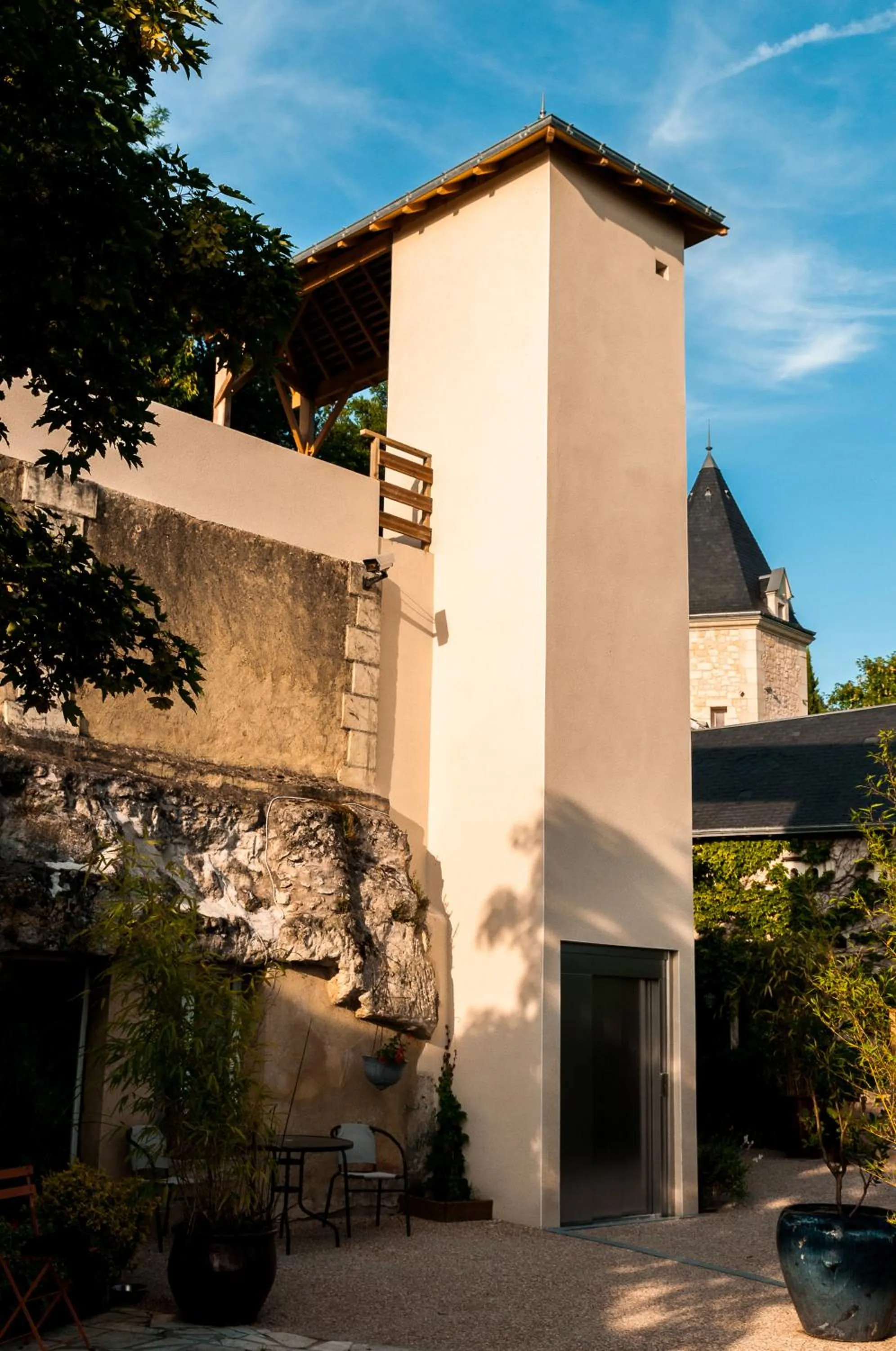 Property building in Logis Hôtels Troglododo