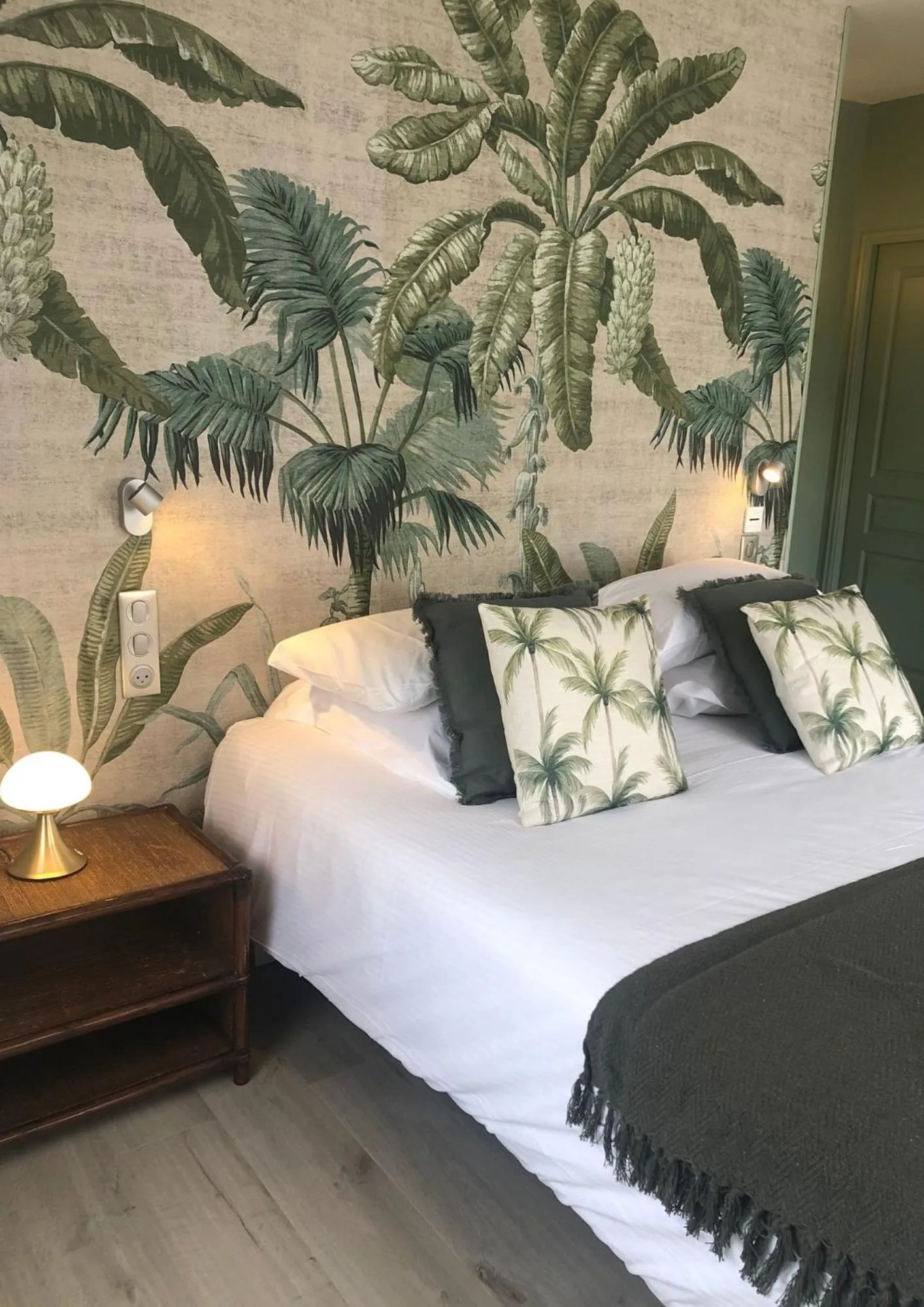 Bed in Logis Hôtels Troglododo