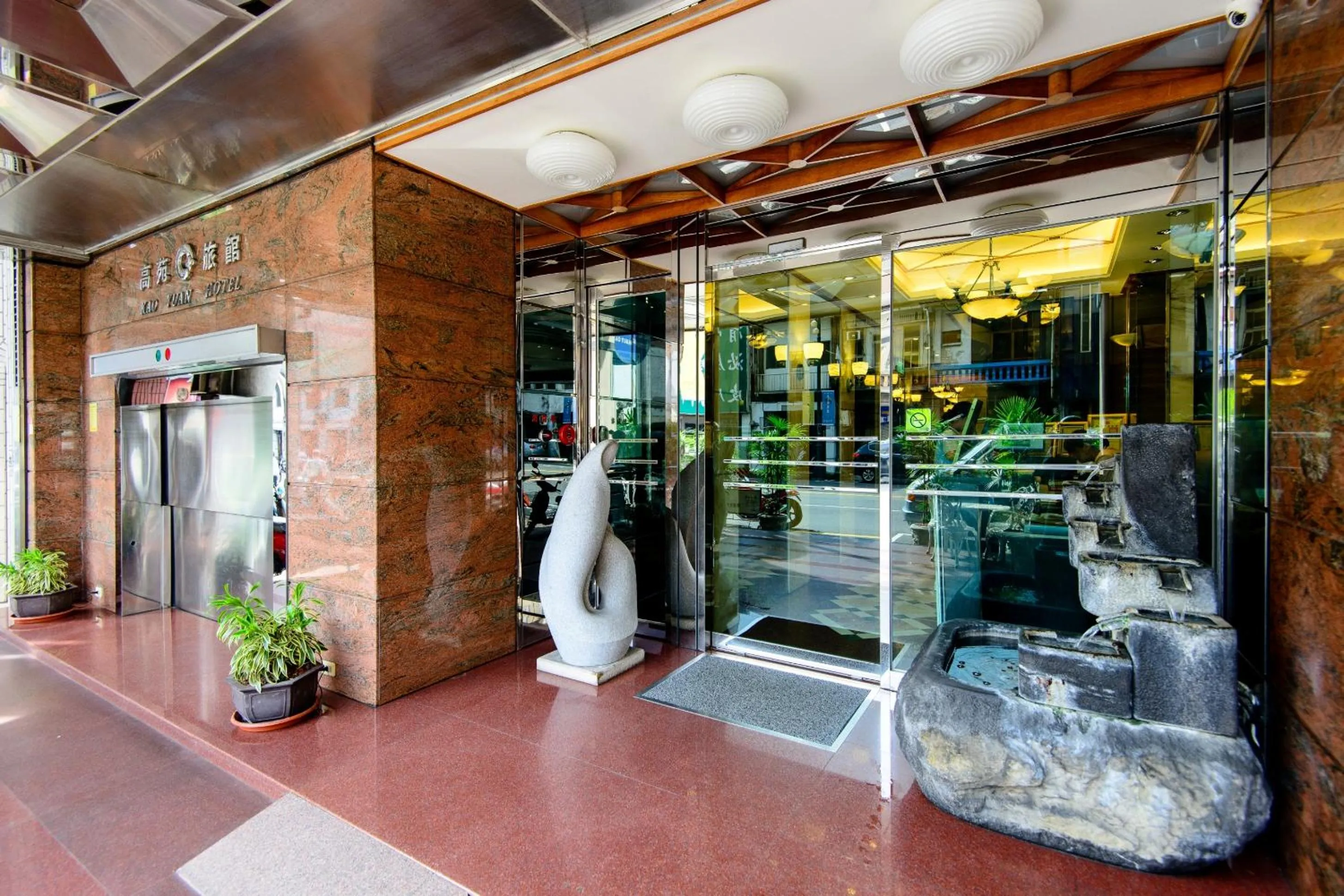 Facade/entrance in Kao Yuan Hotel - Zhong Zheng