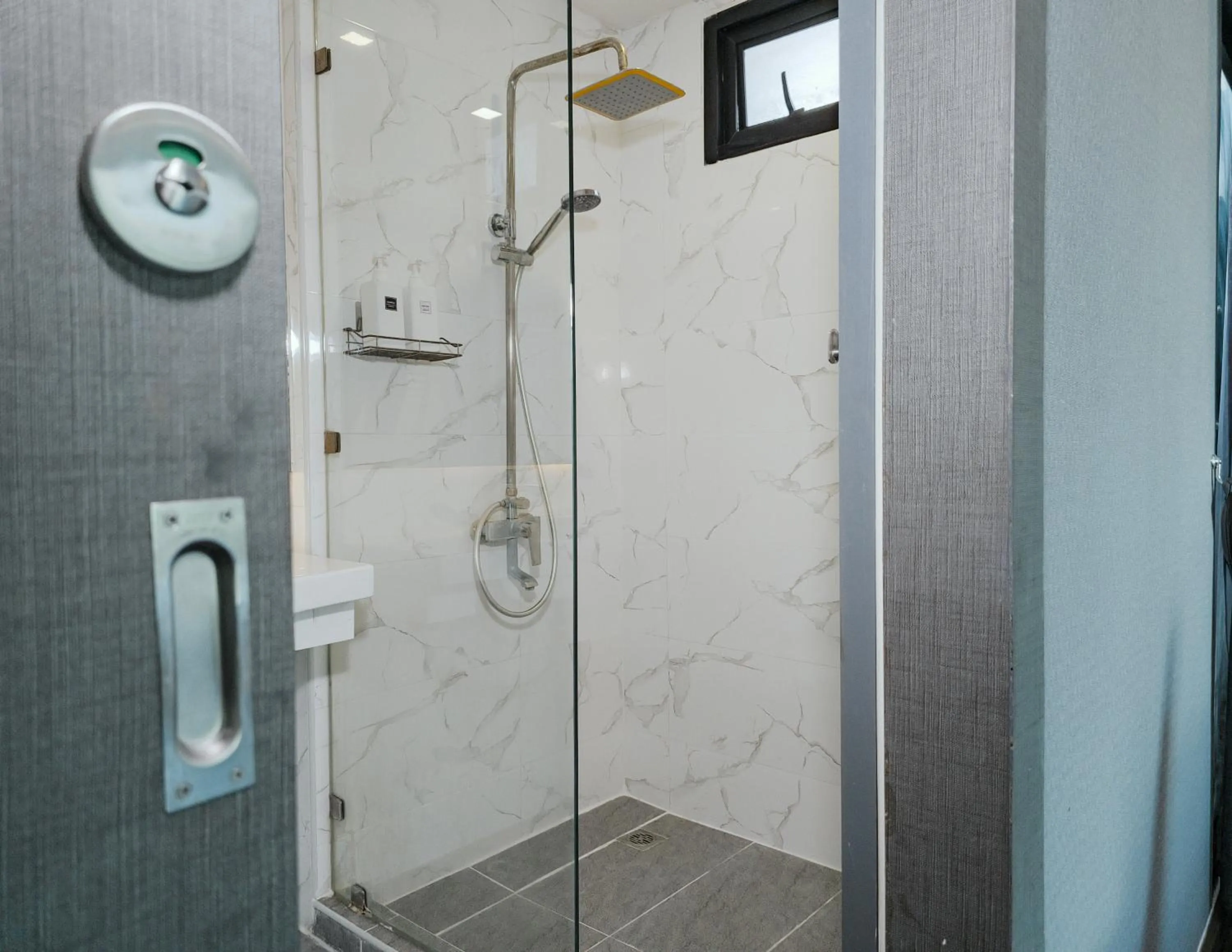 Bathroom in Hyde Park Hotel Bangkok