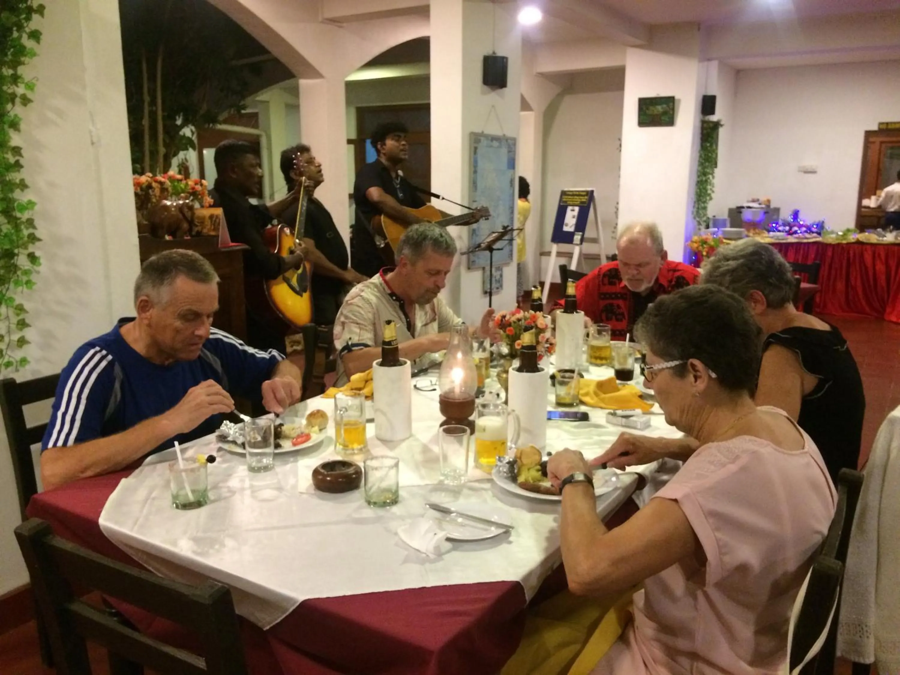 Restaurant/places to eat in Hotel Hemadan