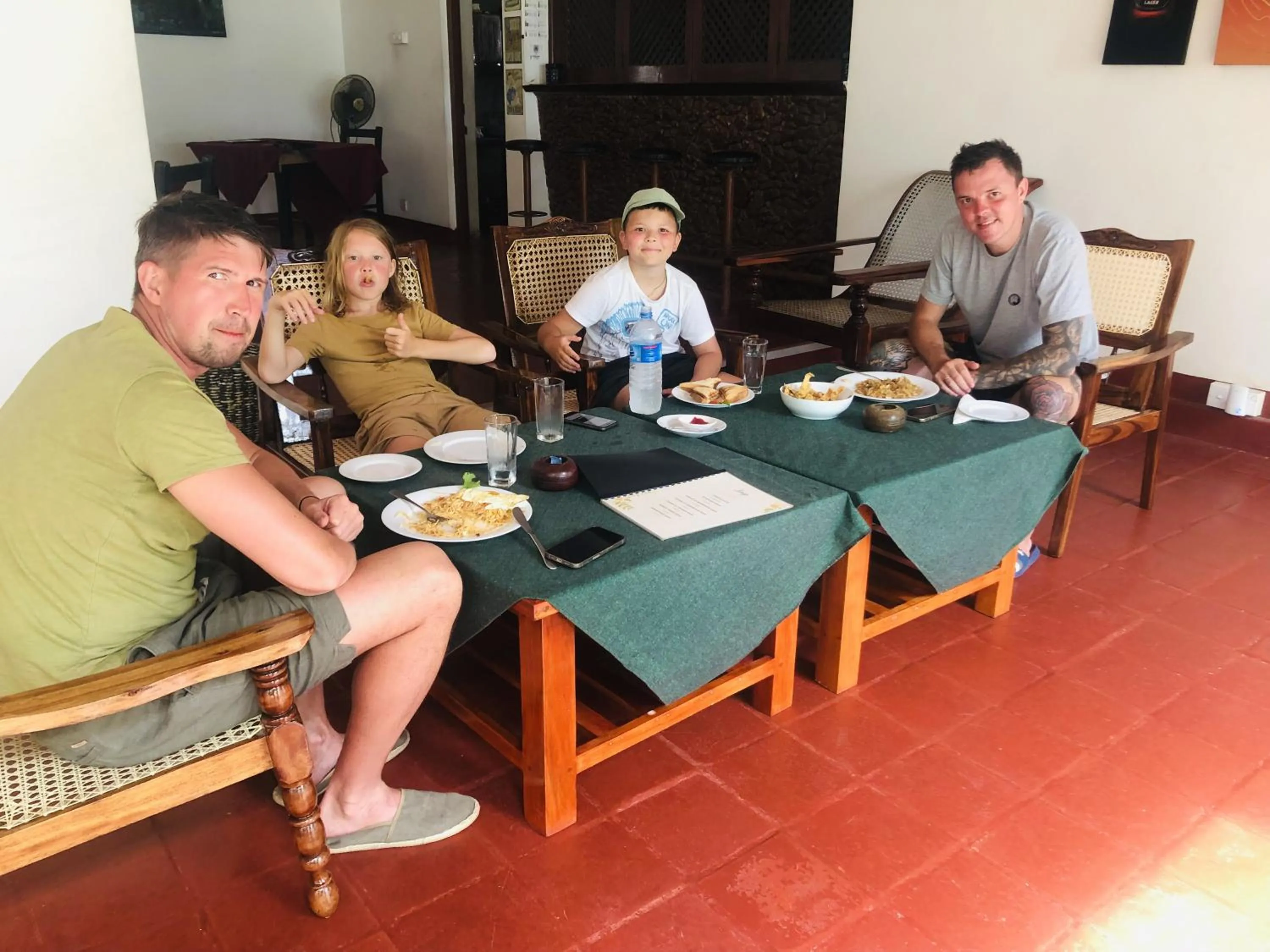 Restaurant/places to eat in Hotel Hemadan