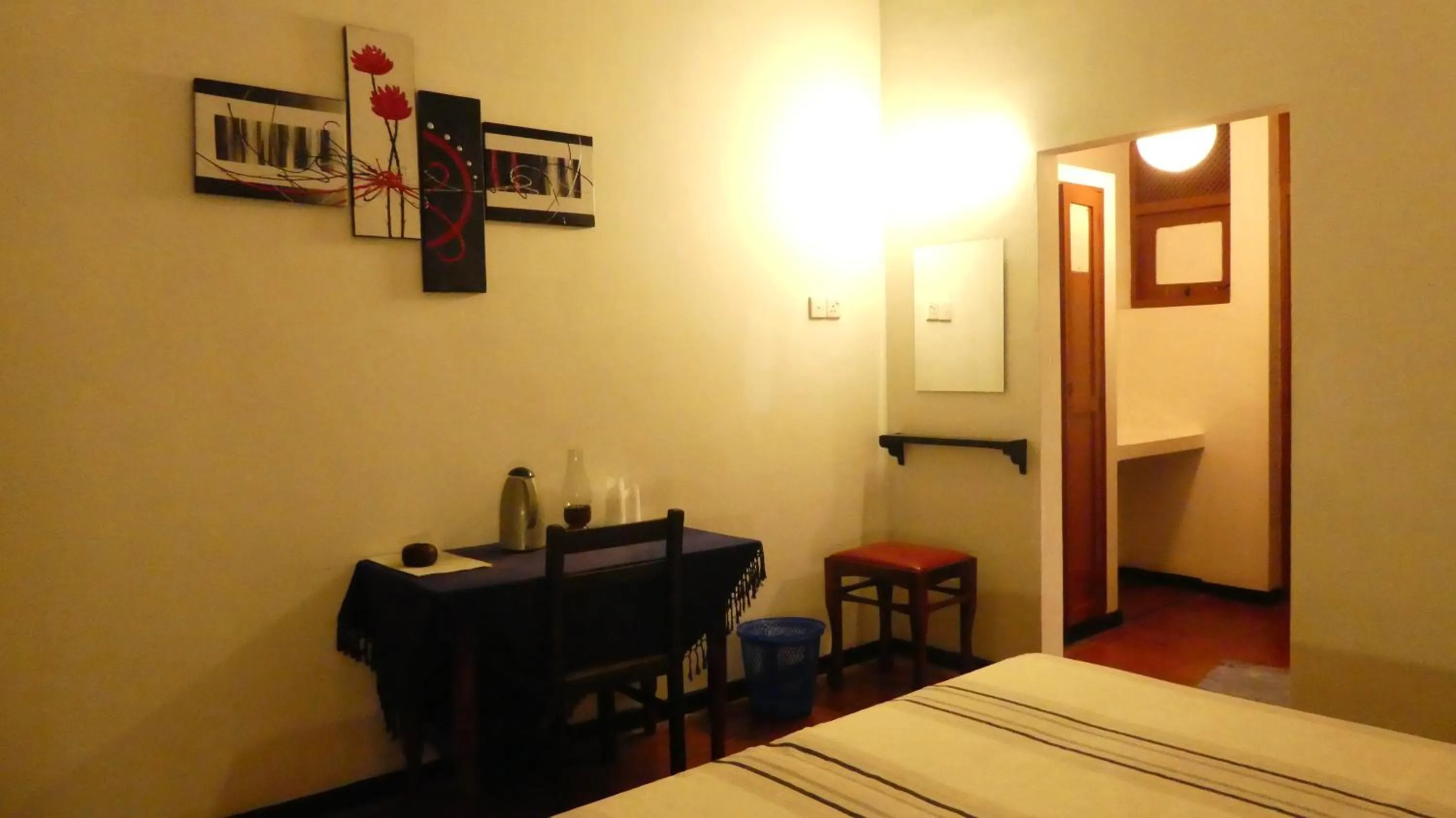 Bedroom, Bed in Hotel Hemadan