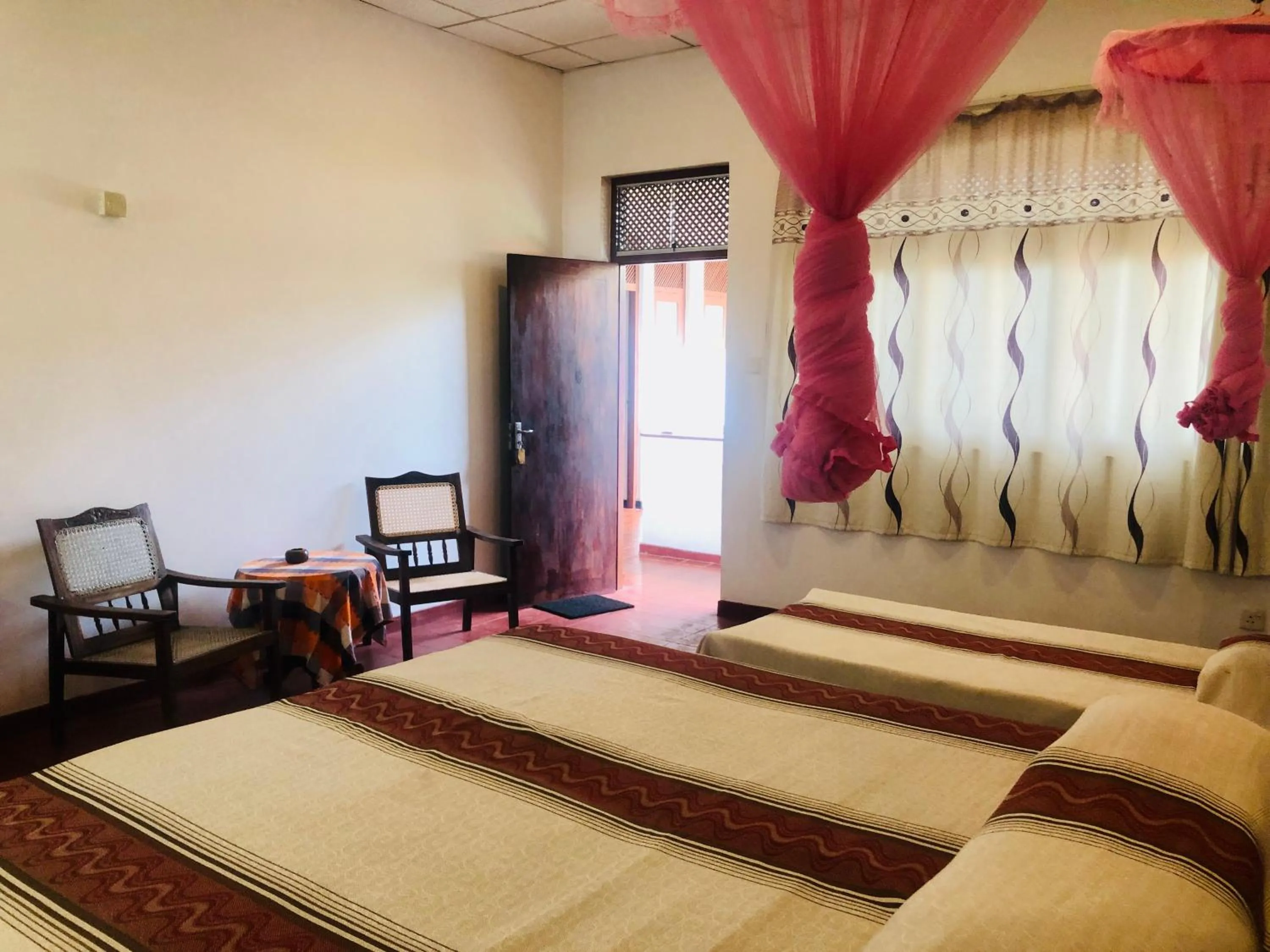 Bedroom, Bed in Hotel Hemadan