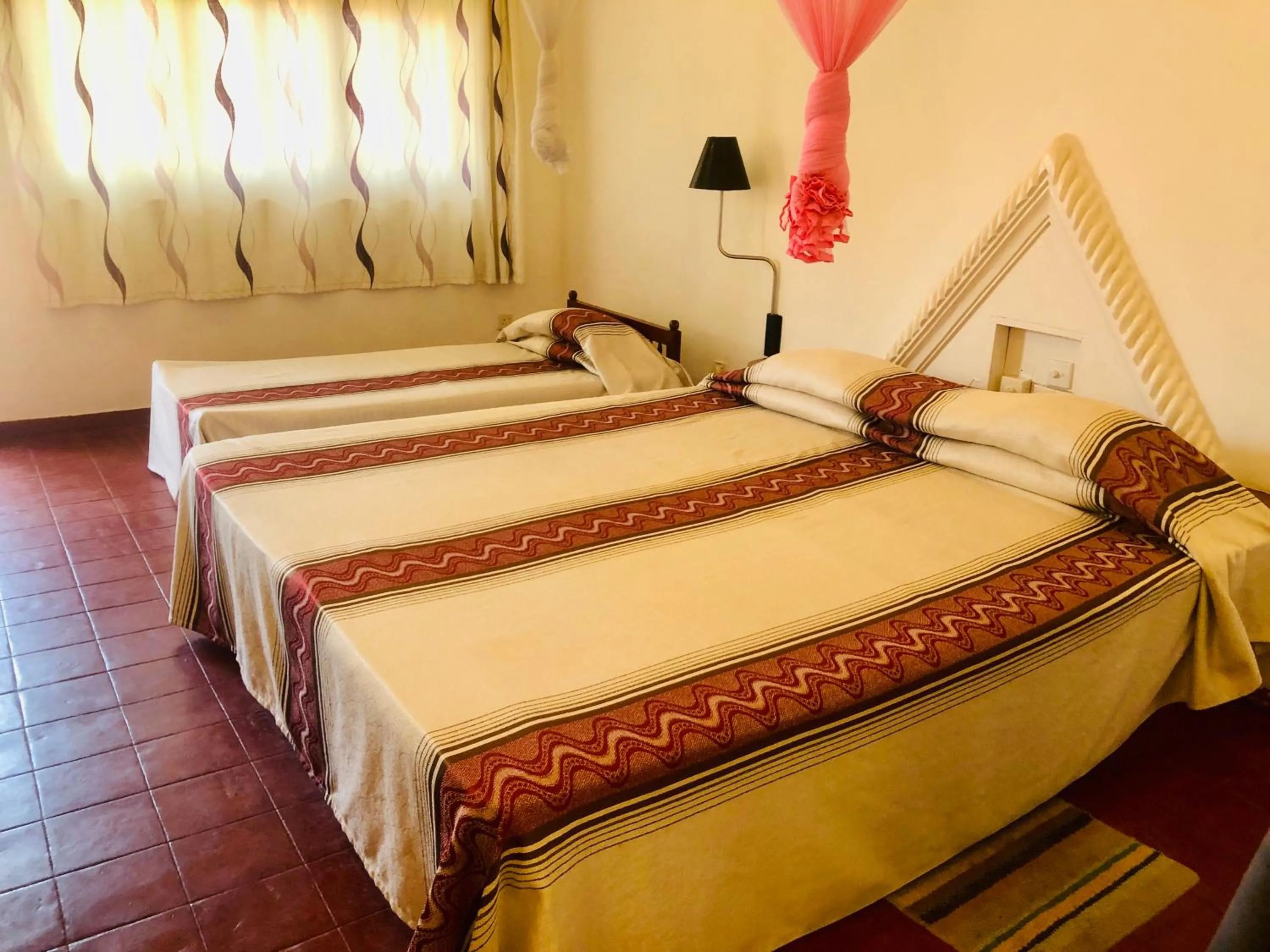 Bedroom, Bed in Hotel Hemadan