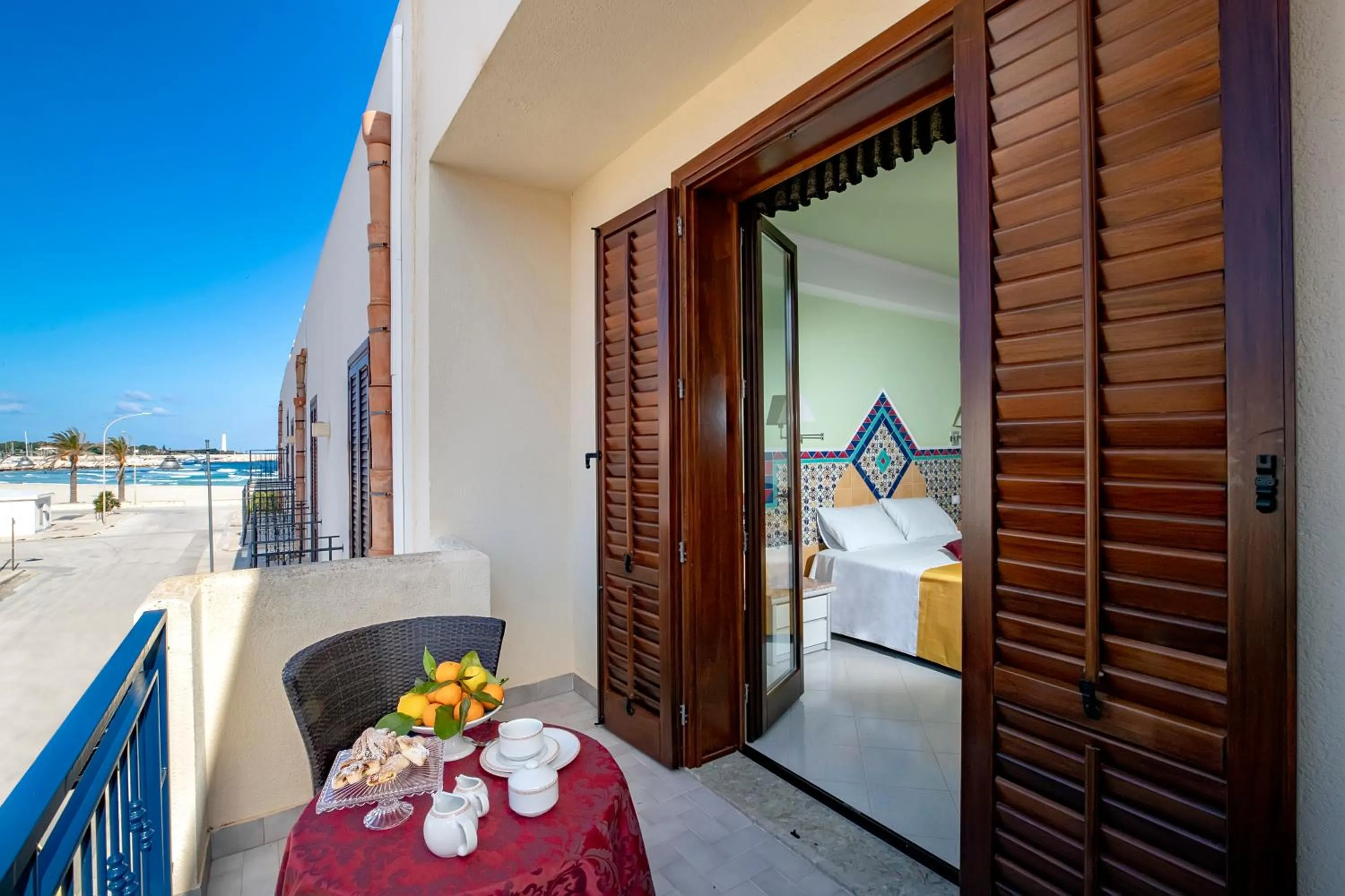 Balcony/Terrace, Bed in Hotel Riva Del Sole