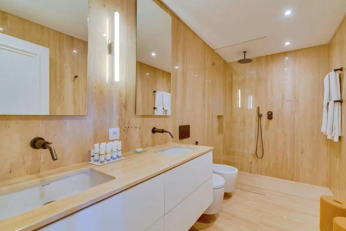 Shower in Pine Cliffs Village