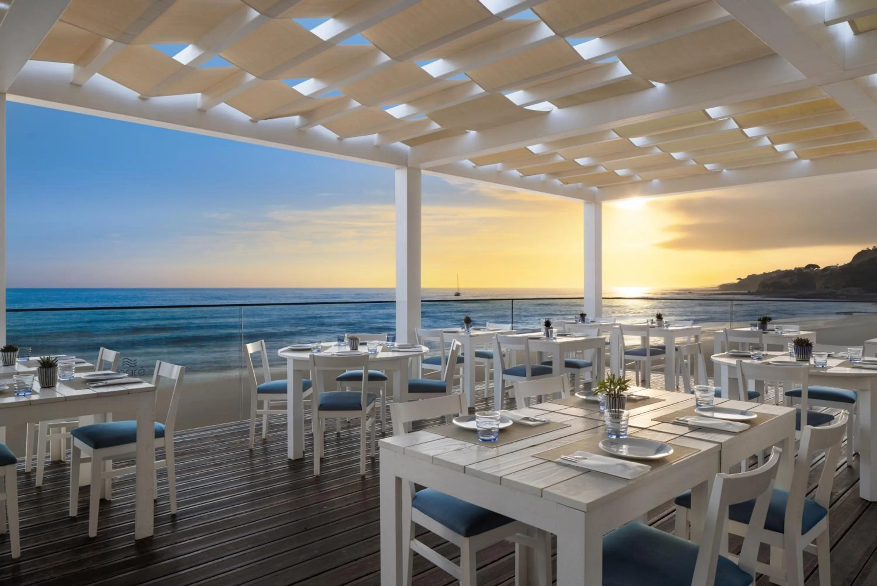 Restaurant/places to eat in Pine Cliffs Village