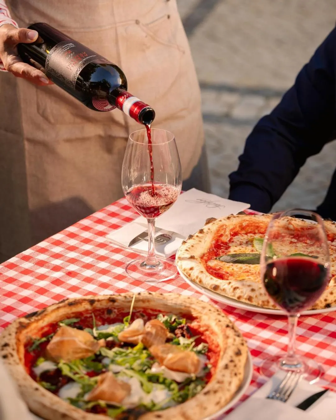 Restaurant/places to eat in Pine Cliffs Village