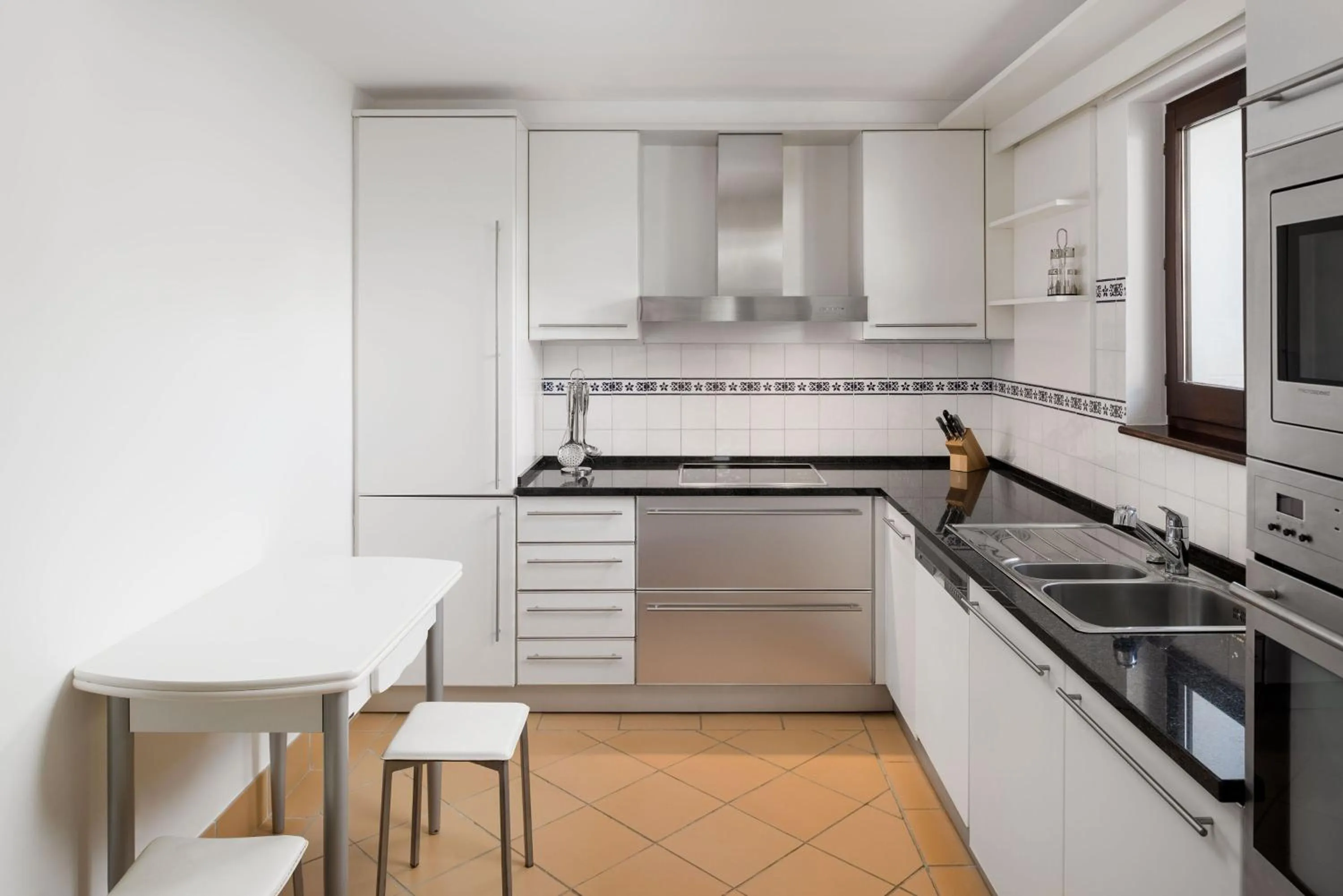 Kitchen or kitchenette in Pine Cliffs Village