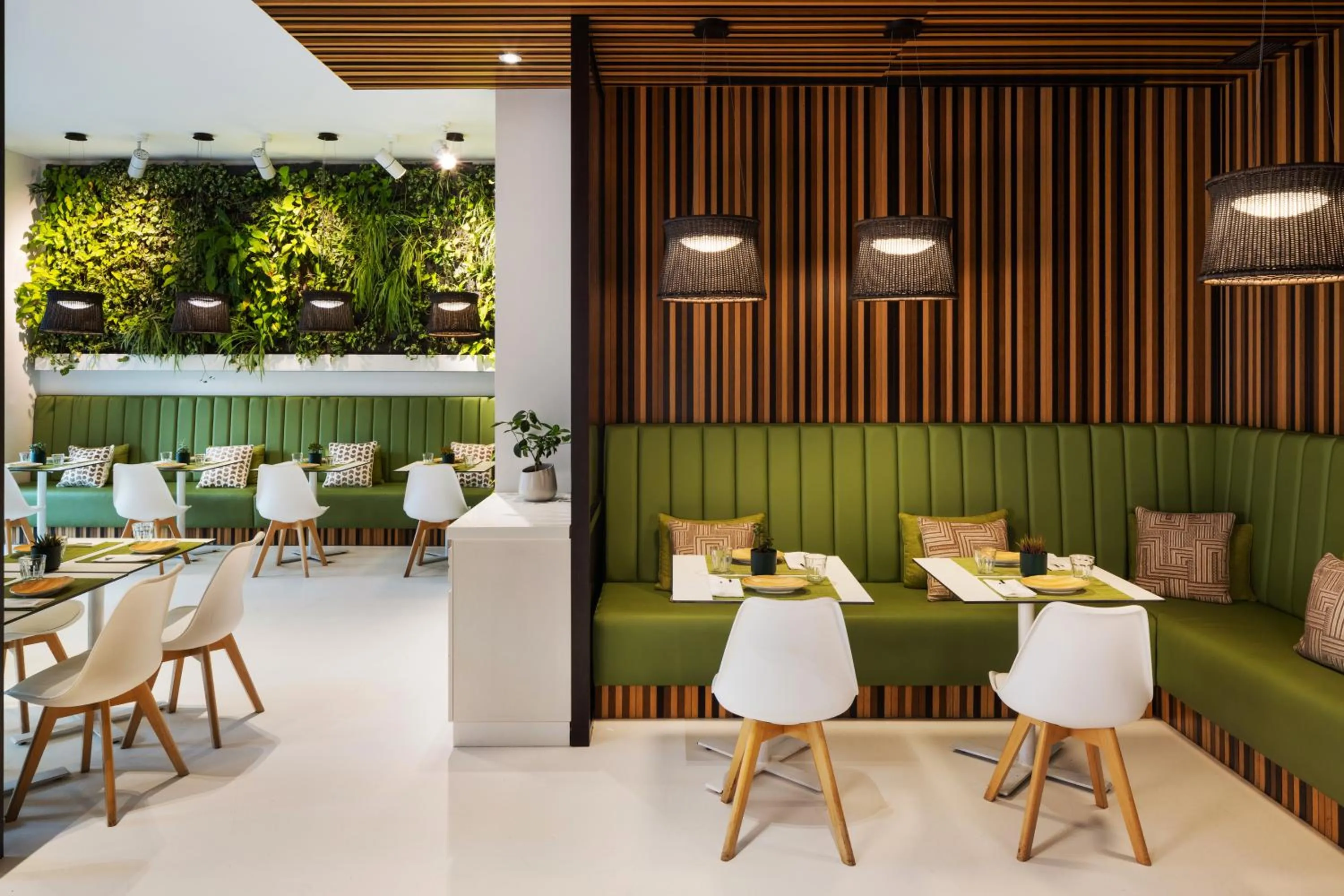 Restaurant/places to eat in Pine Cliffs Village