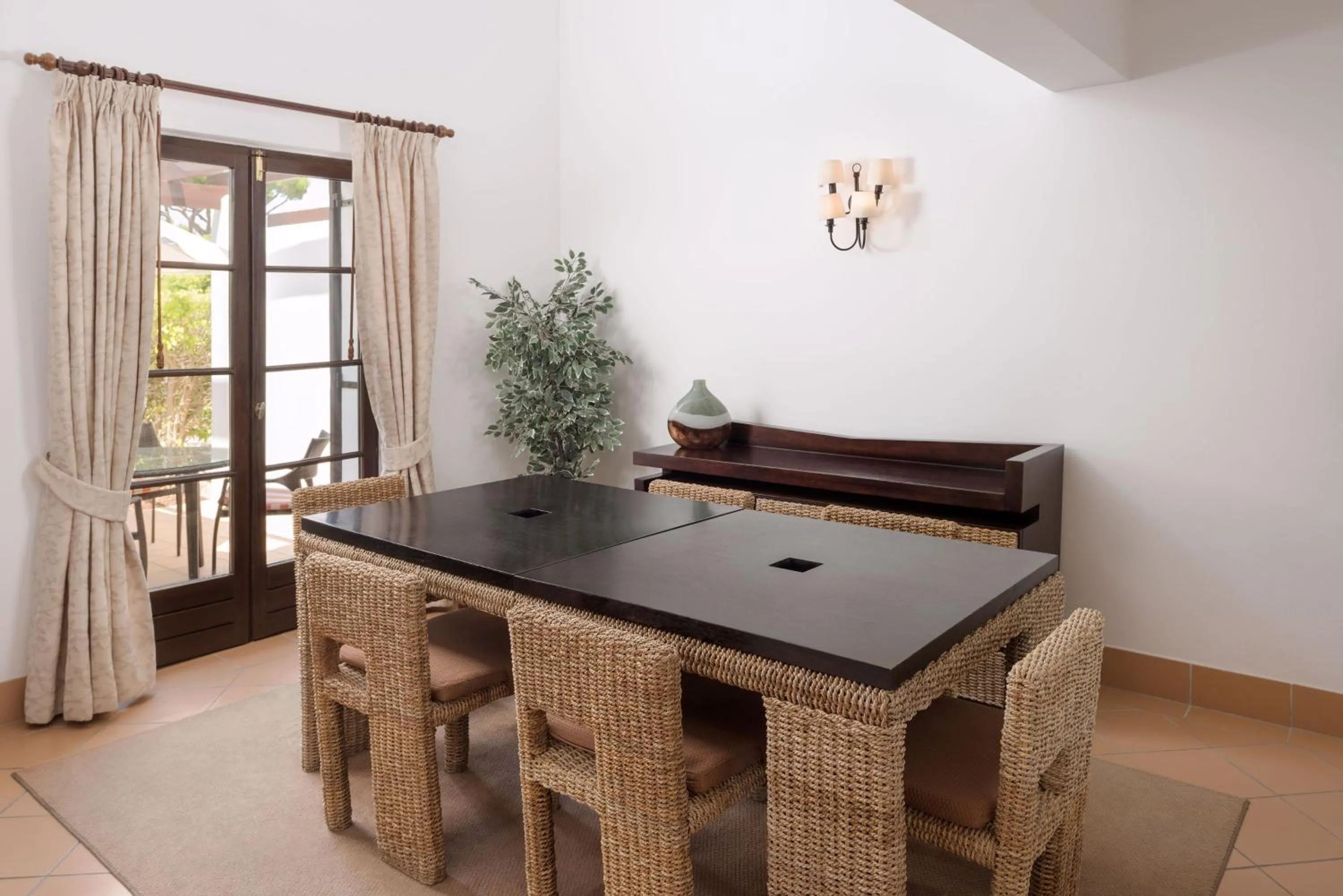 Dining area in Pine Cliffs Village