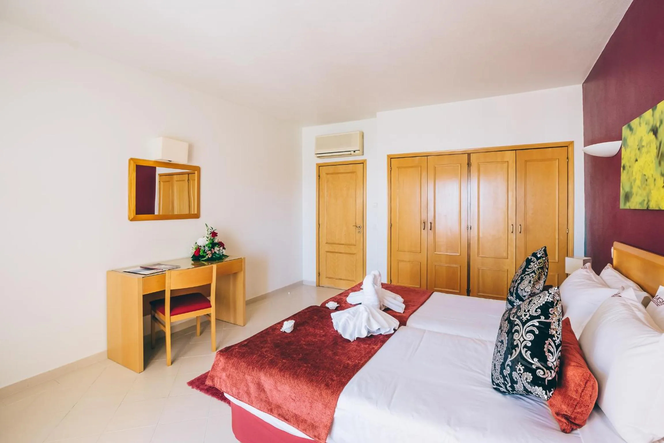 Bedroom, Bed in Grand Muthu Forte Da Oura