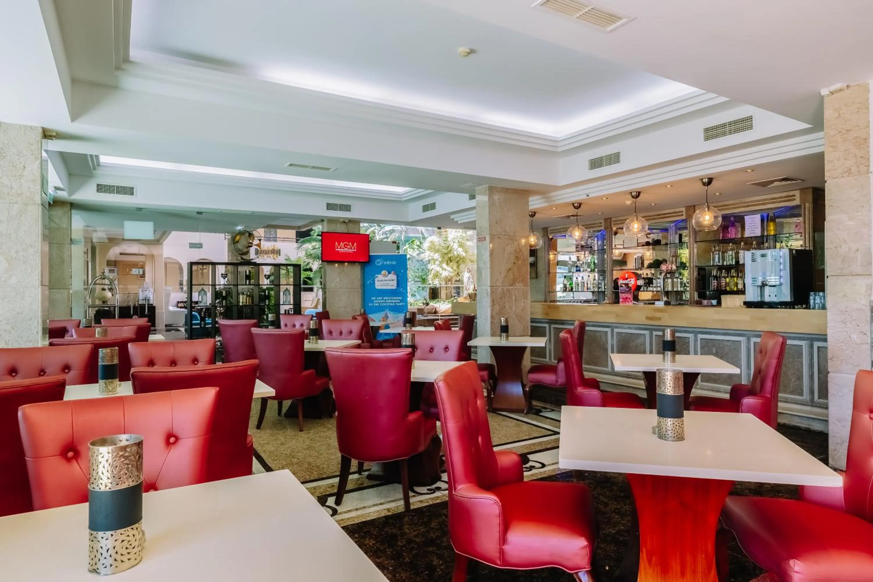 Restaurant/places to eat in Grand Muthu Forte Da Oura