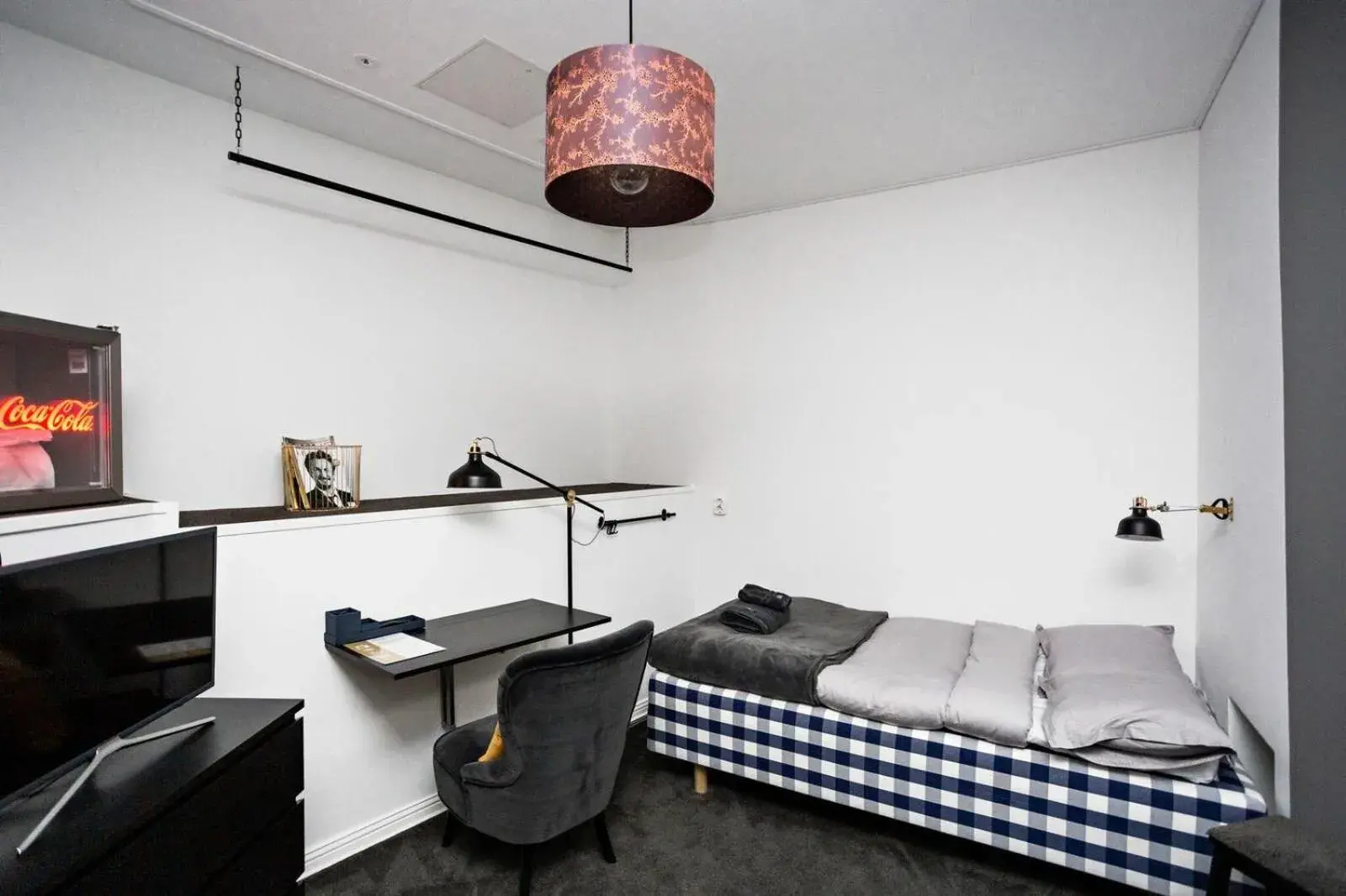 Standard Single Room with Shared Bathroom in Eight Rooms Standard Single Room with Shared Bathroom in Eight Rooms