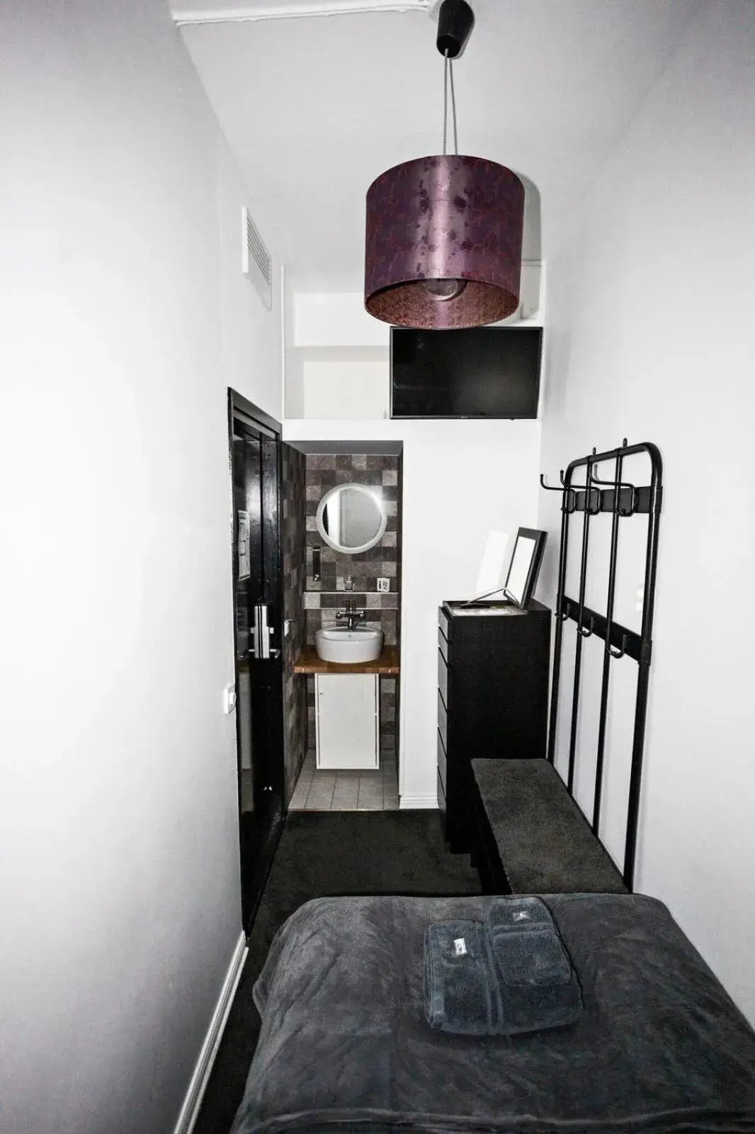 Economy Single Room in Eight Rooms Economy Single Room in Eight Rooms