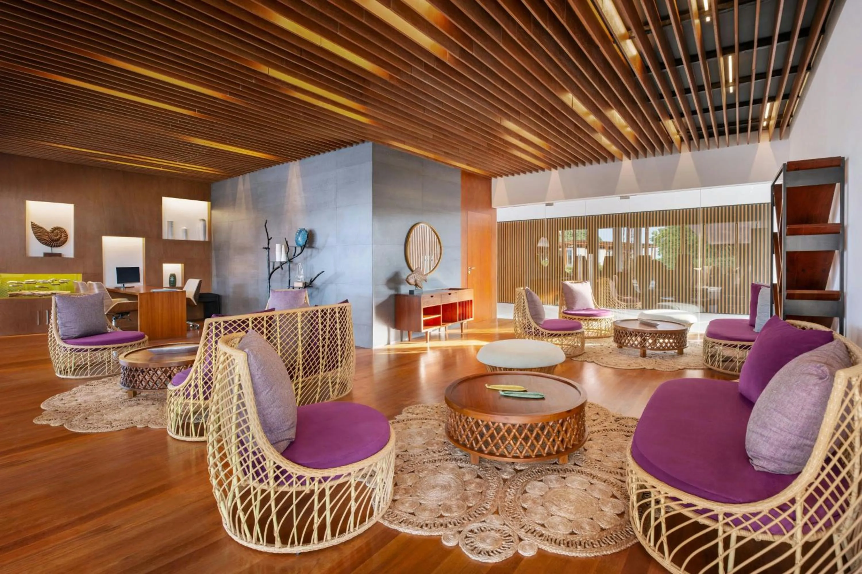 Lounge or bar in The Westin Maldives Miriandhoo Resort