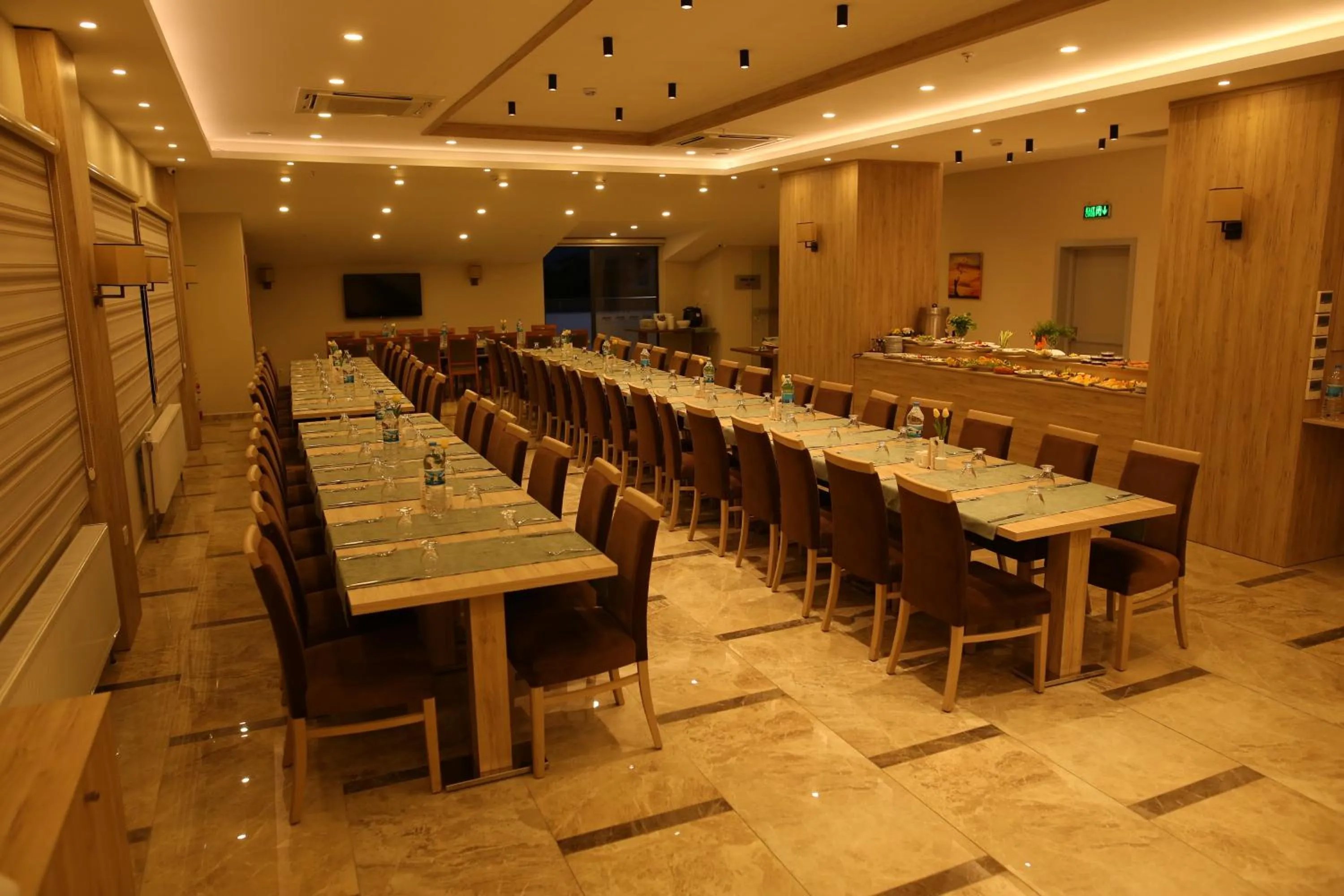 Restaurant/places to eat in Oytun Park Hotel