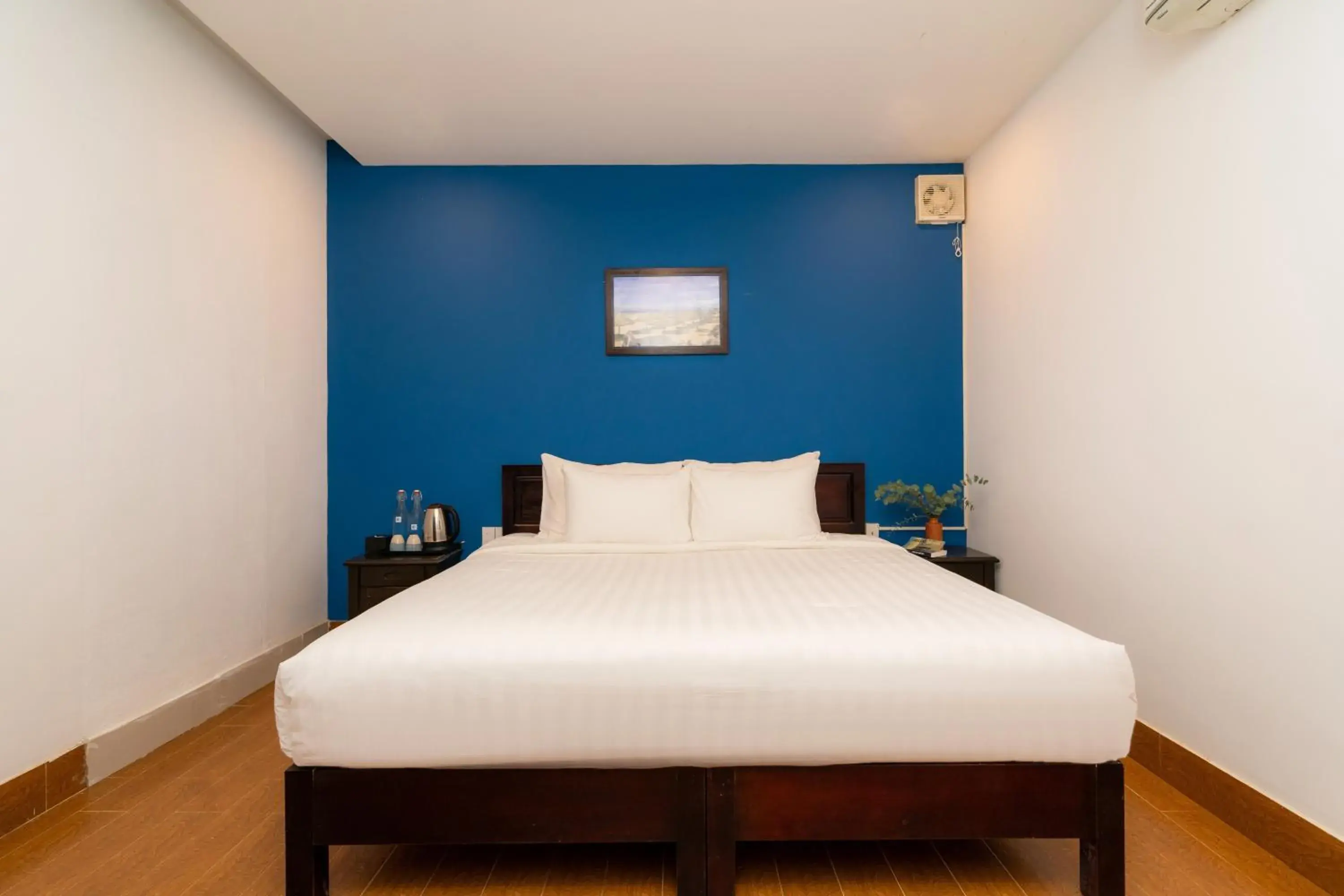 Budget Double Room in The Cuckoo's Nest Hostel and Bar managed by Hoianese Budget Double Room in The Cuckoo's Nest Hostel and Bar managed by Hoianese