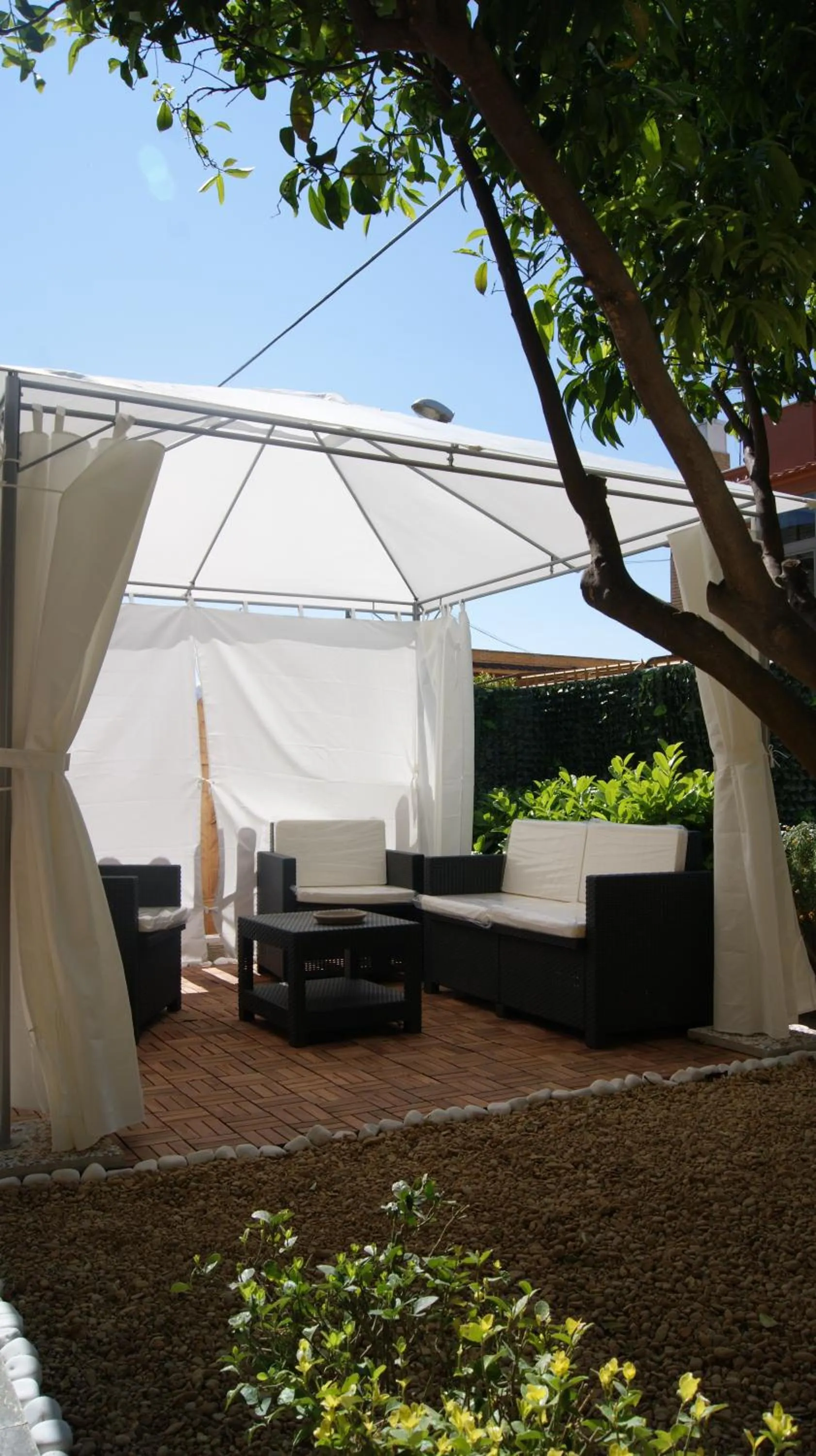 Restaurant/places to eat in Vegan Inn Airport - Adults Only - LATE CHECK IN