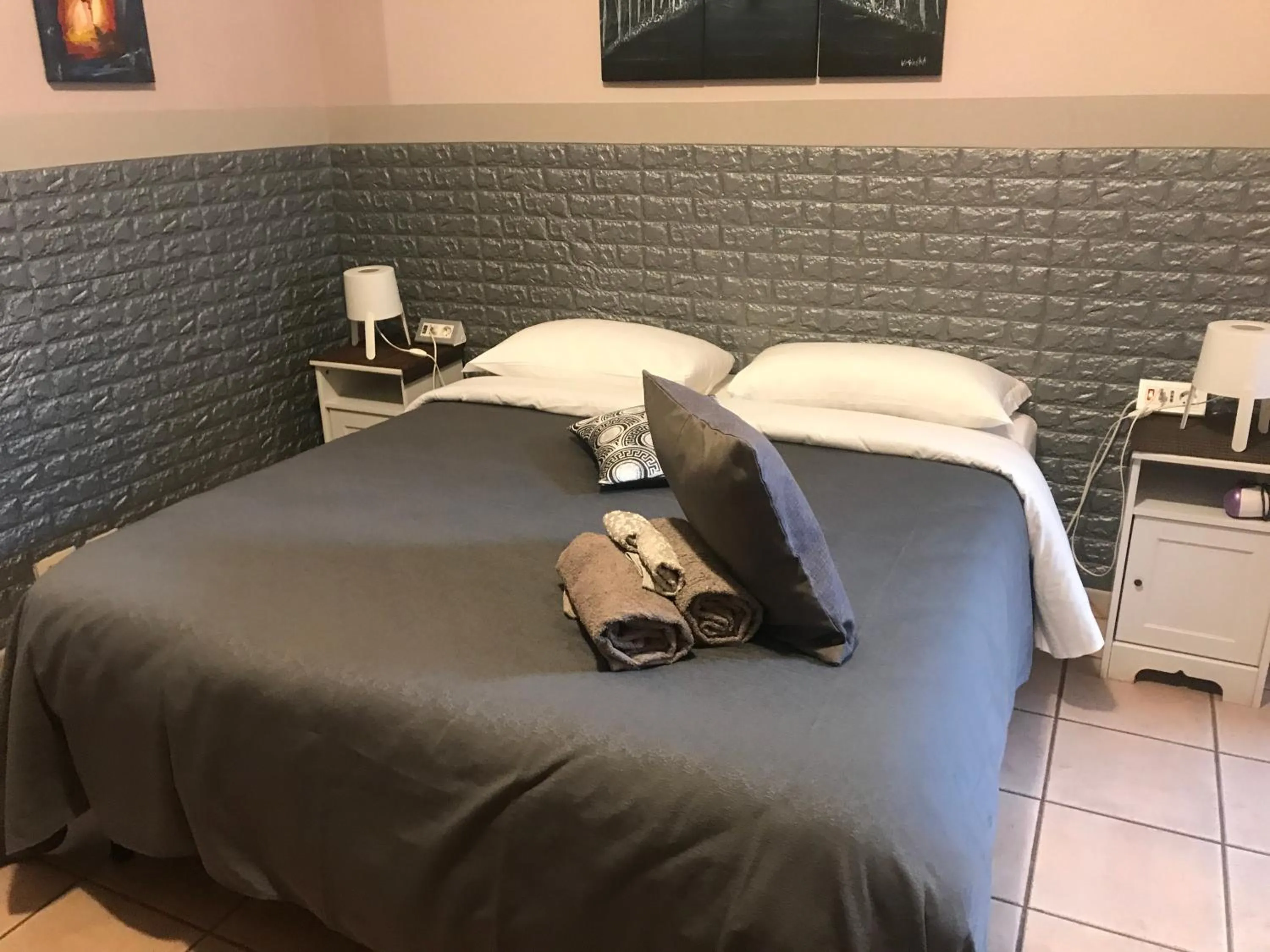 Vegan Inn Airport - Adults Only - LATE CHECK IN