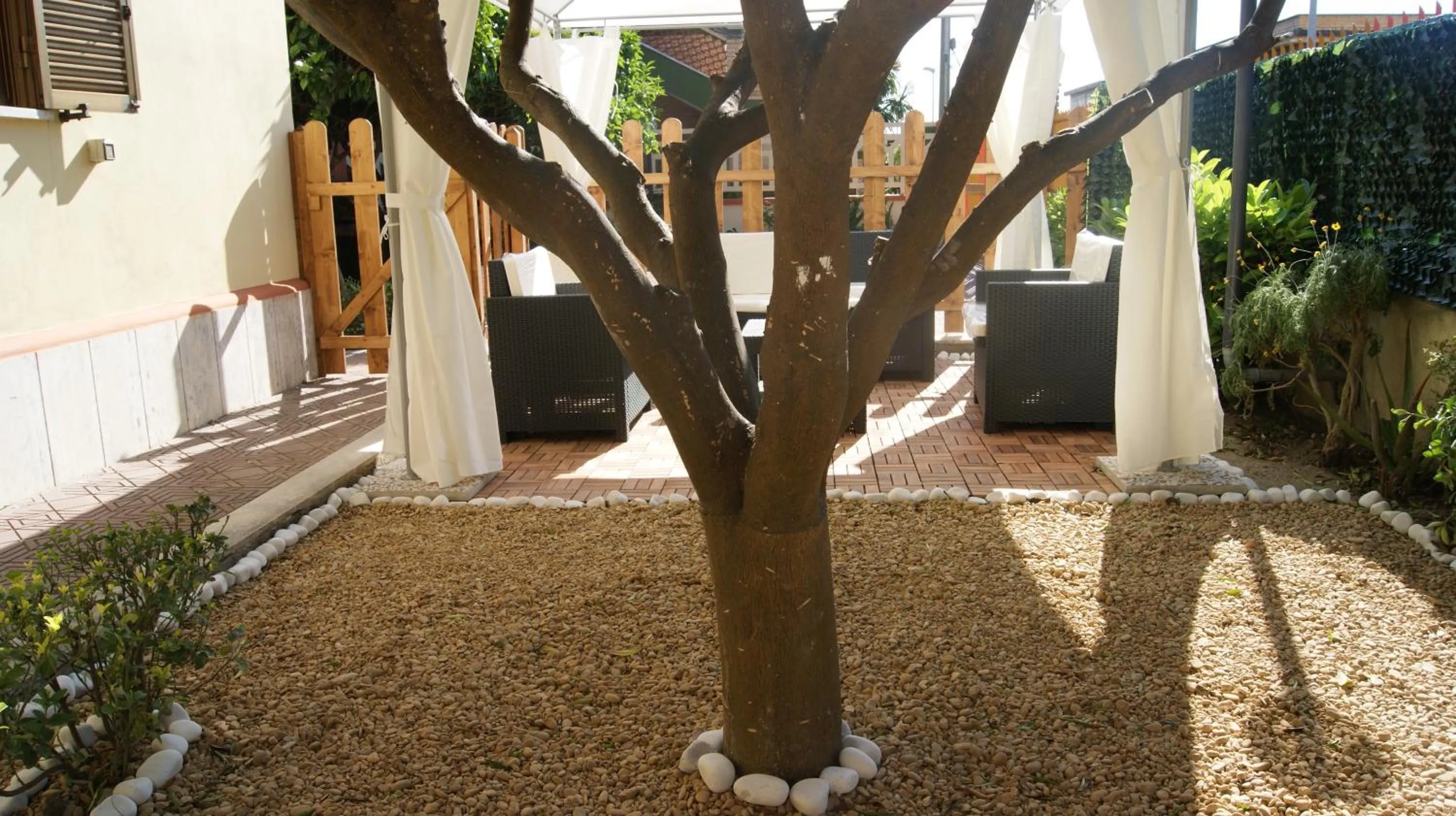 Garden in Vegan Inn Airport - Adults Only - LATE CHECK IN