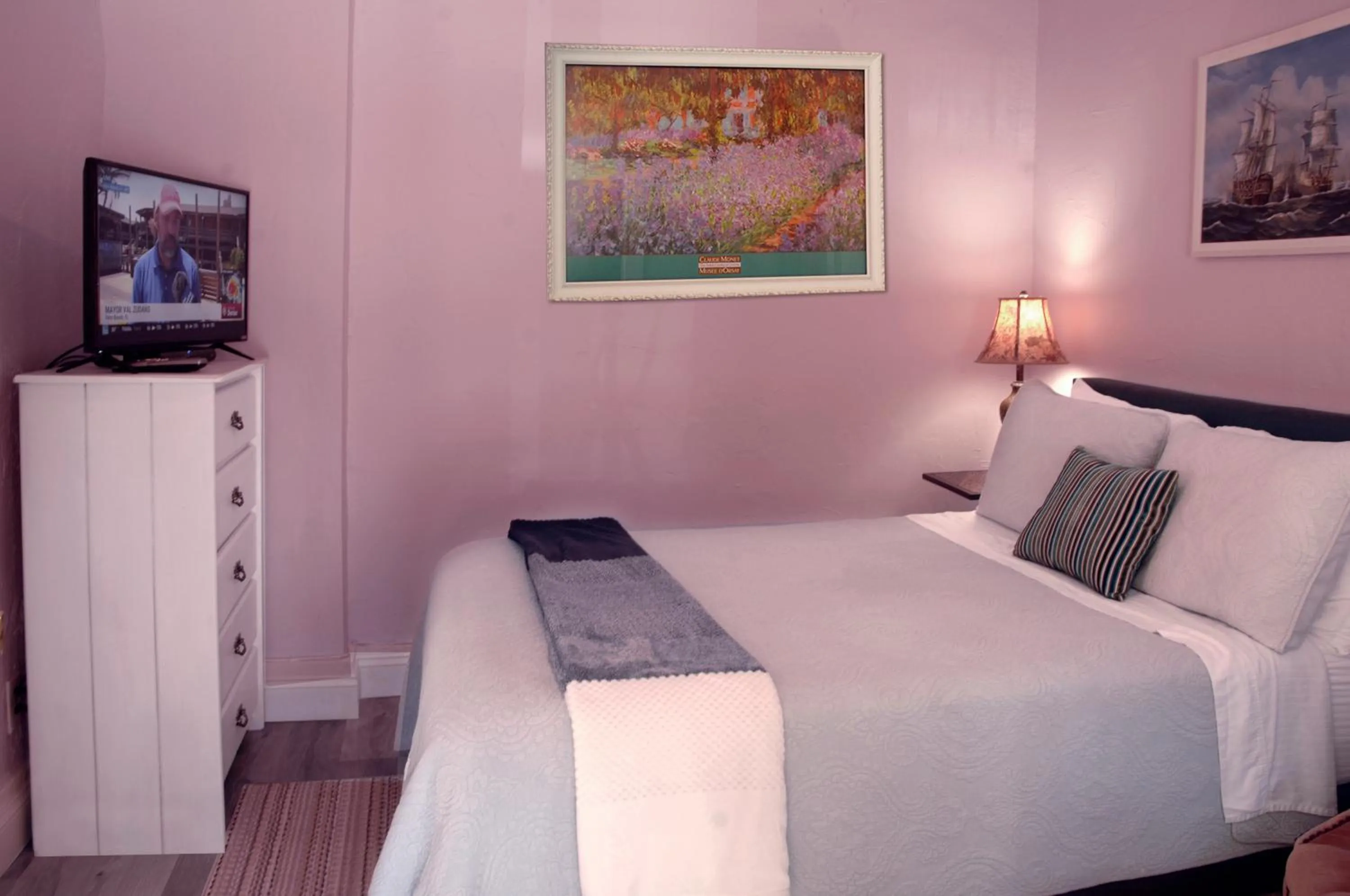 Bedroom, Bed in Adorable Historic Downtown Apartment