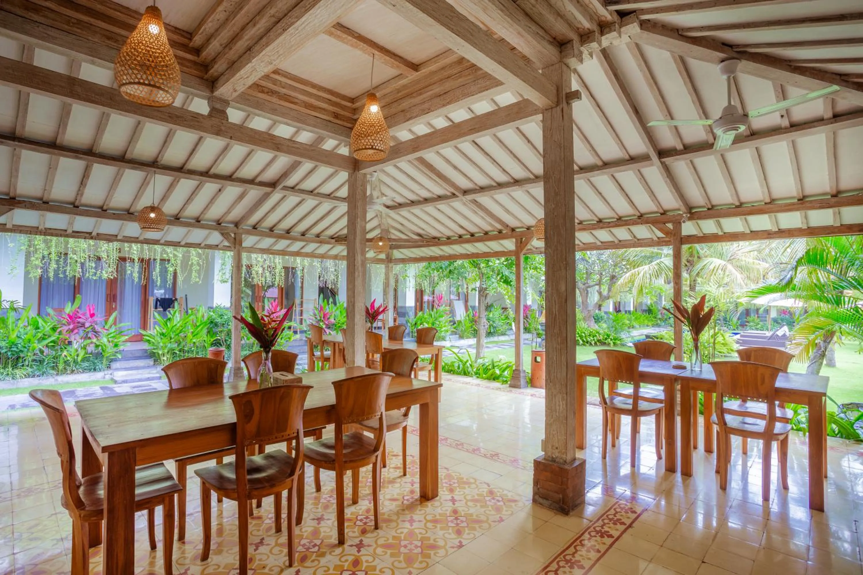 Restaurant/places to eat in Puri Canggu Rooms 2