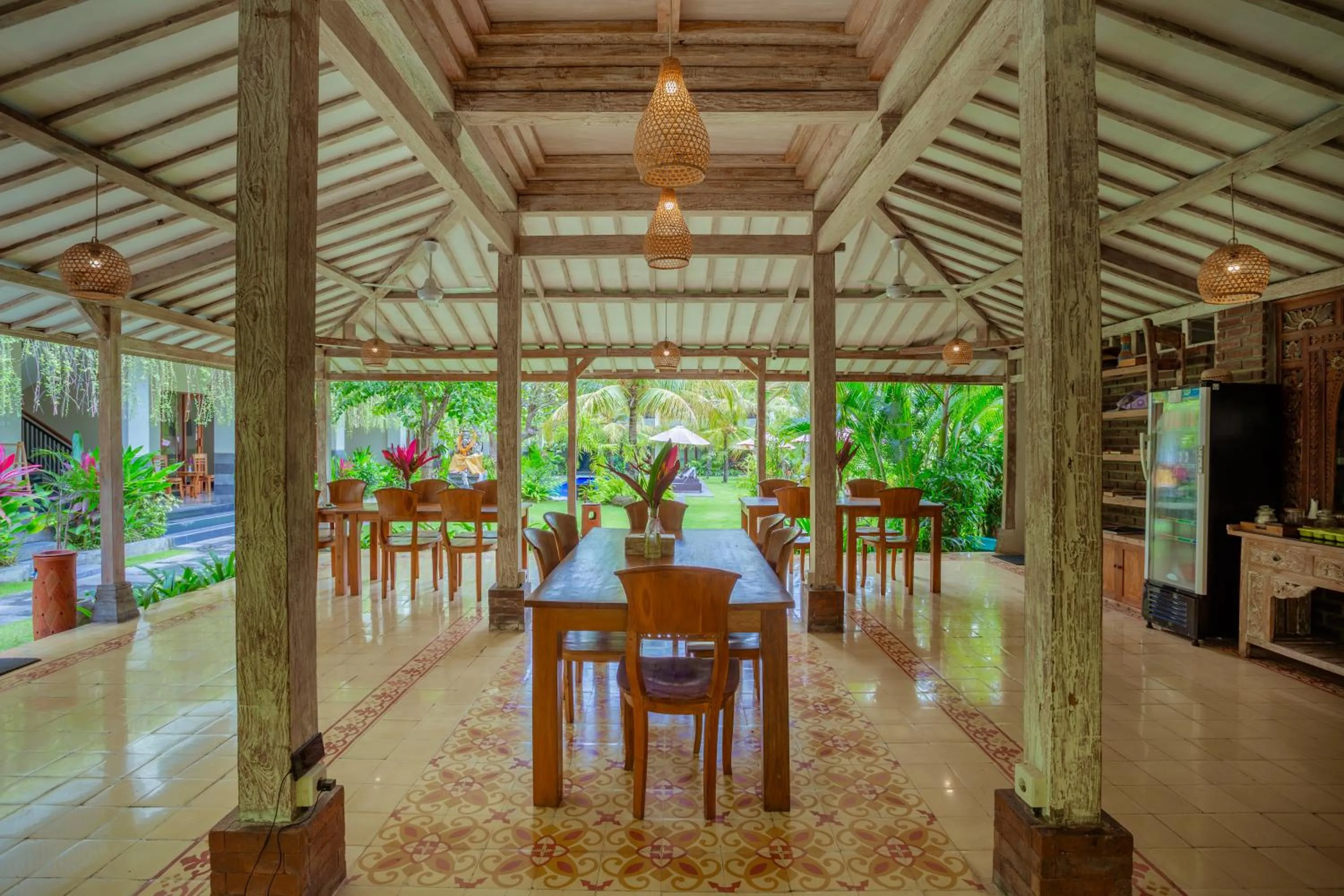 Restaurant/places to eat in Puri Canggu Rooms 2