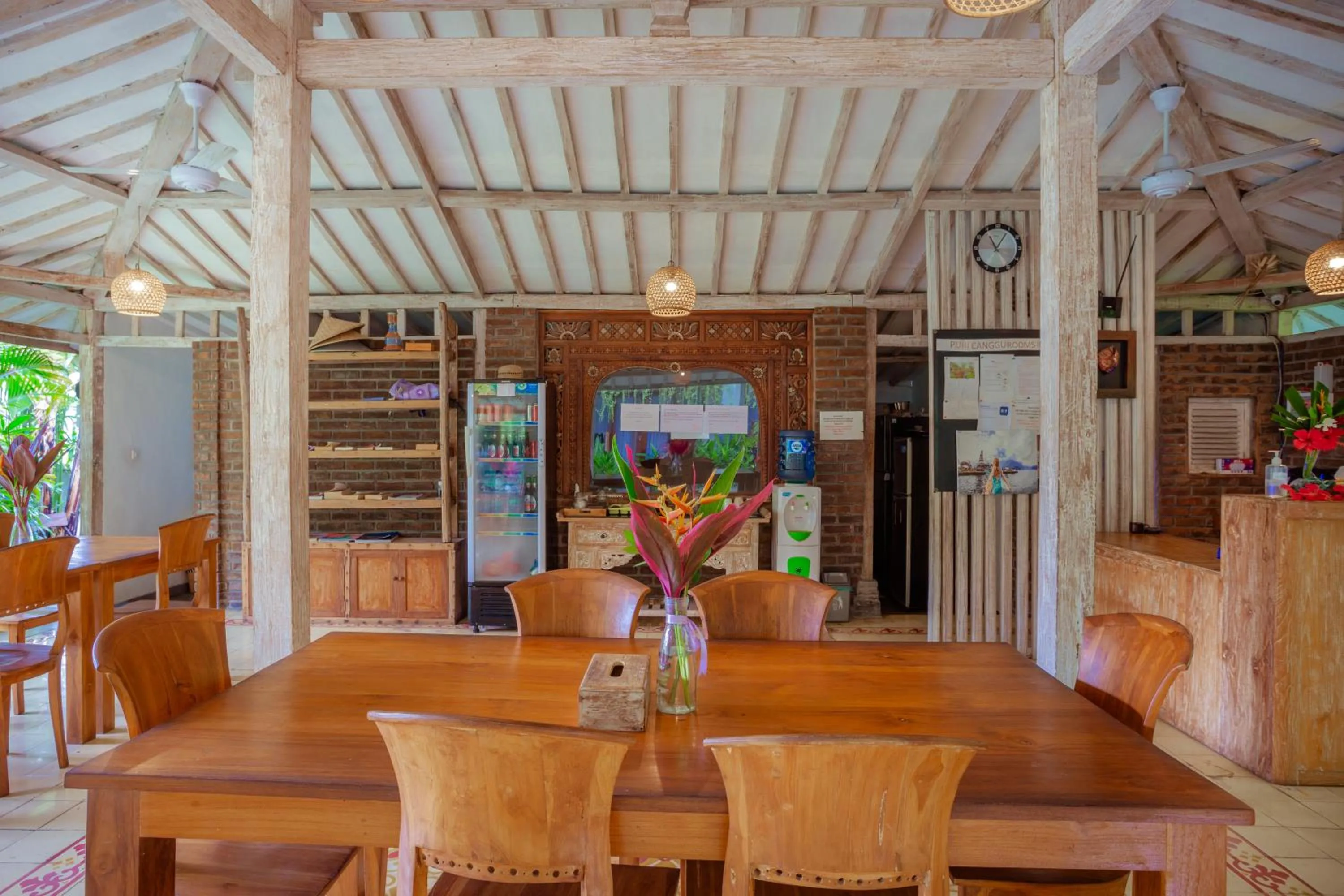 Restaurant/places to eat in Puri Canggu Rooms 2