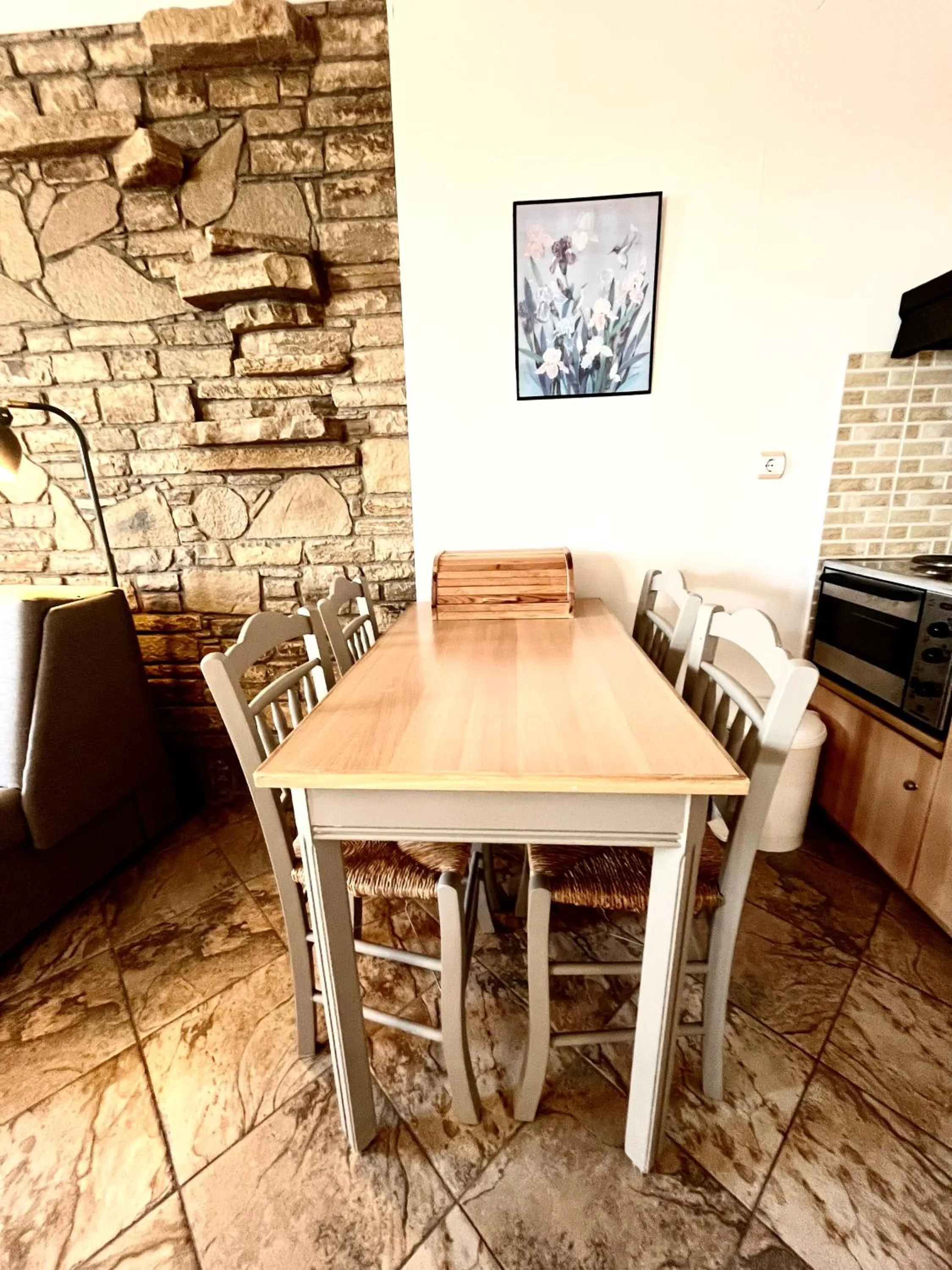 Pantheon Apartments & Studios