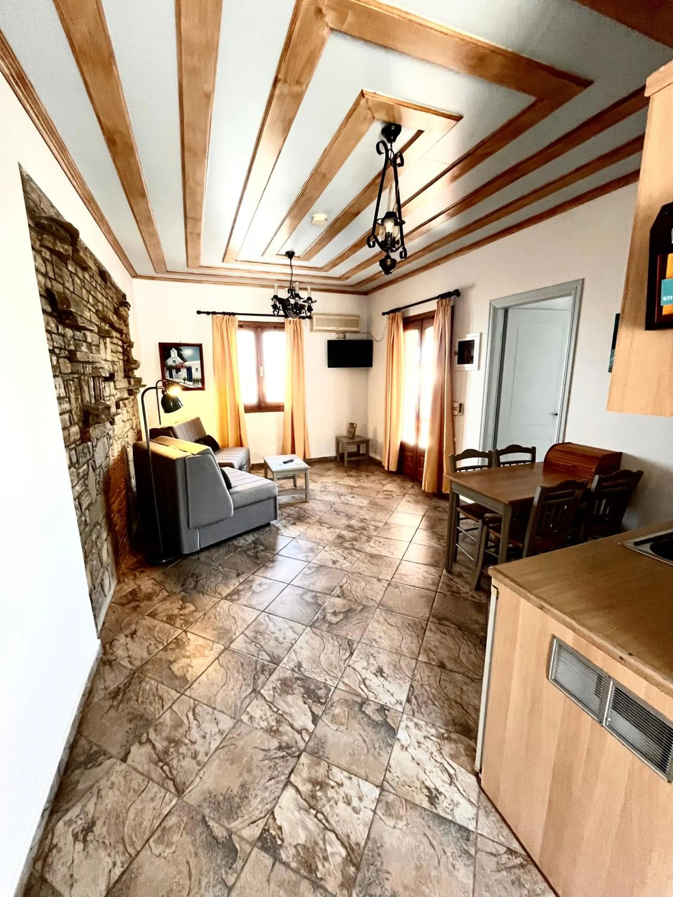 Pantheon Apartments & Studios