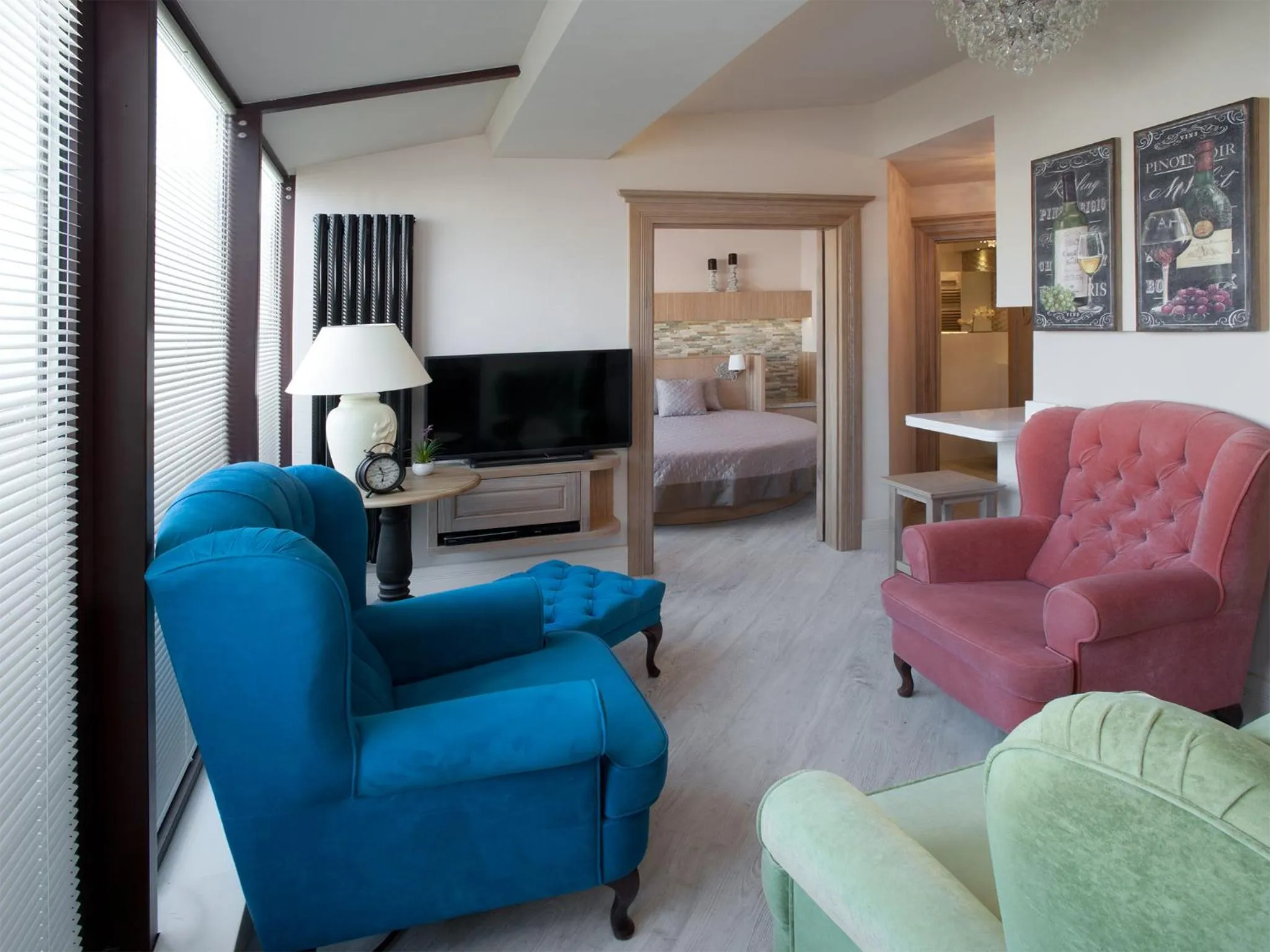 Living room, Bed in Parkside Apartments Old Town