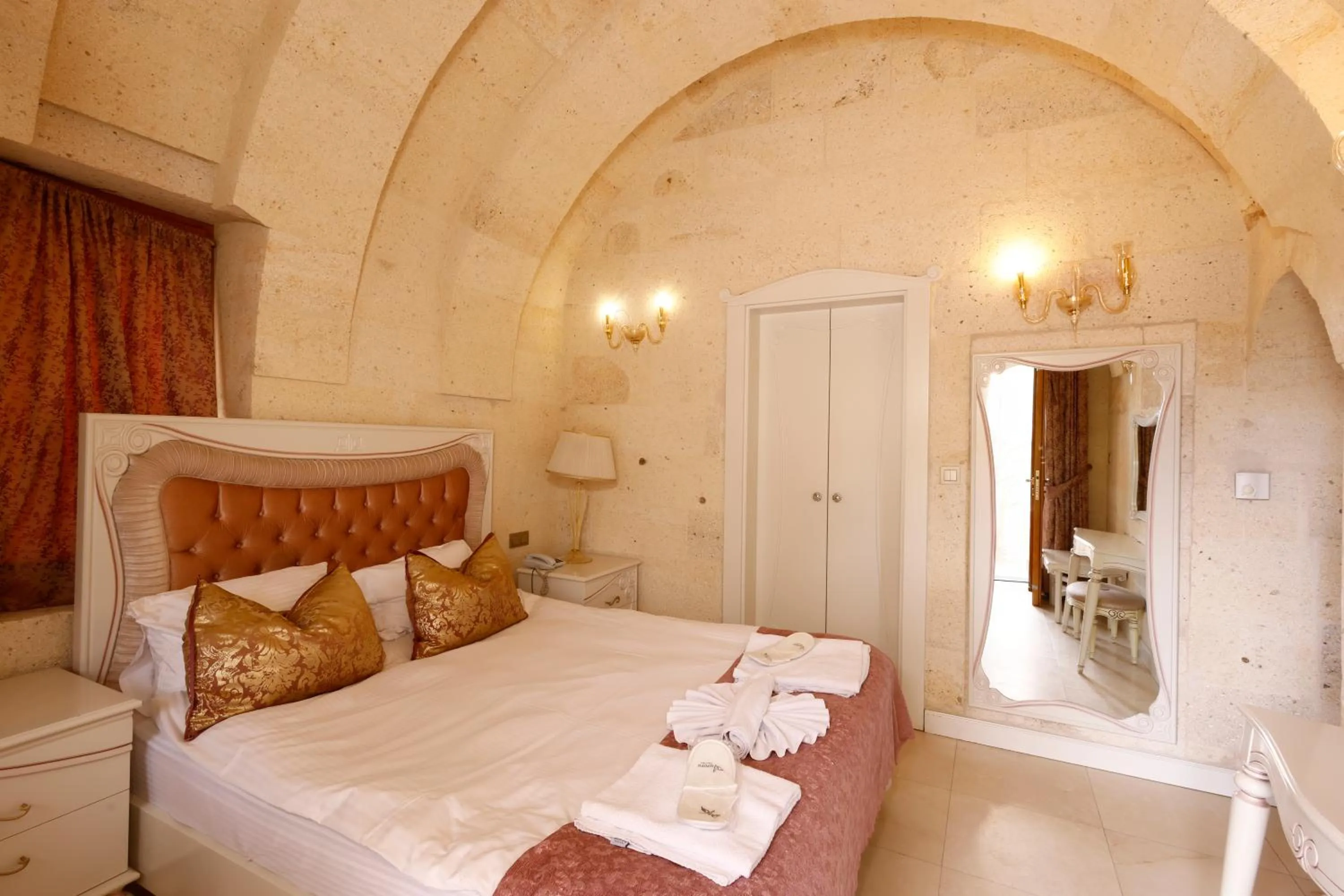 Bed in Anatelein Cave Hotel