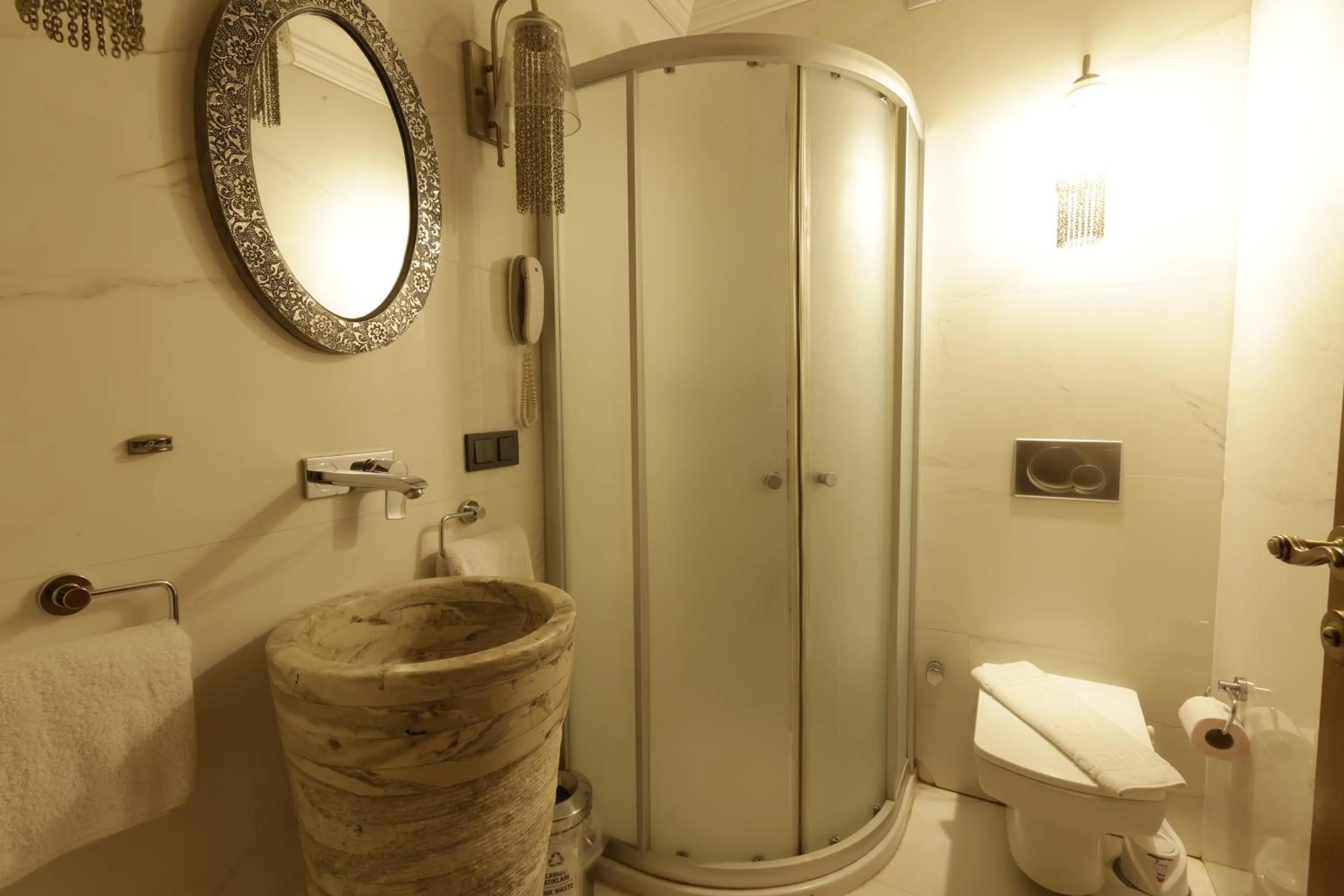 Shower in Anatelein Cave Hotel