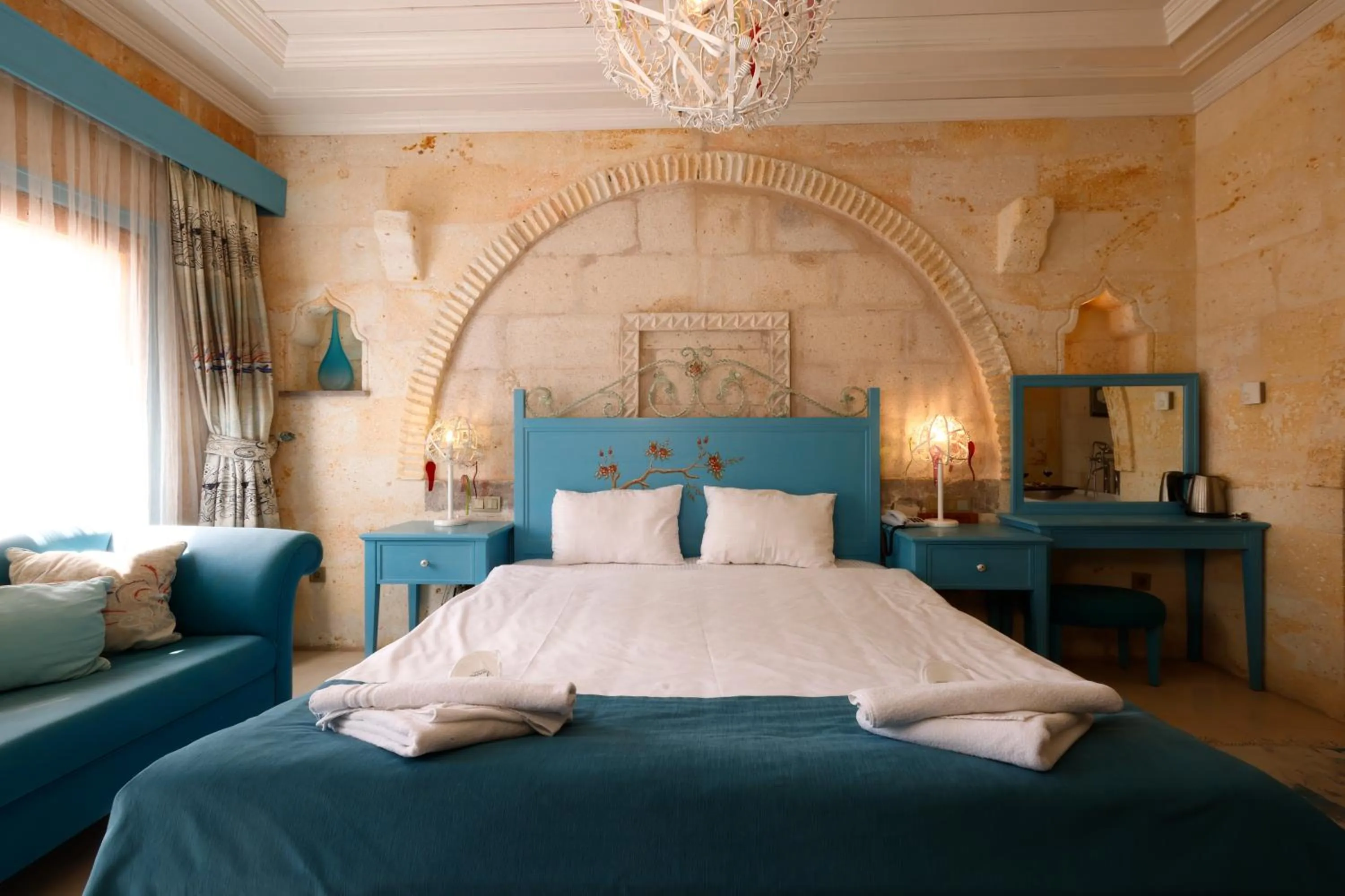 Bed in Anatelein Cave Hotel