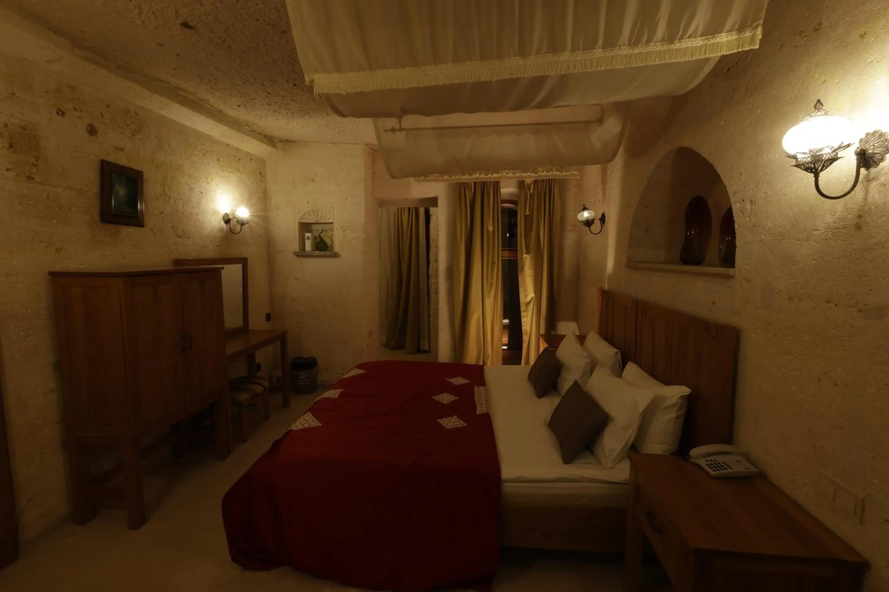 Bed in Anatelein Cave Hotel