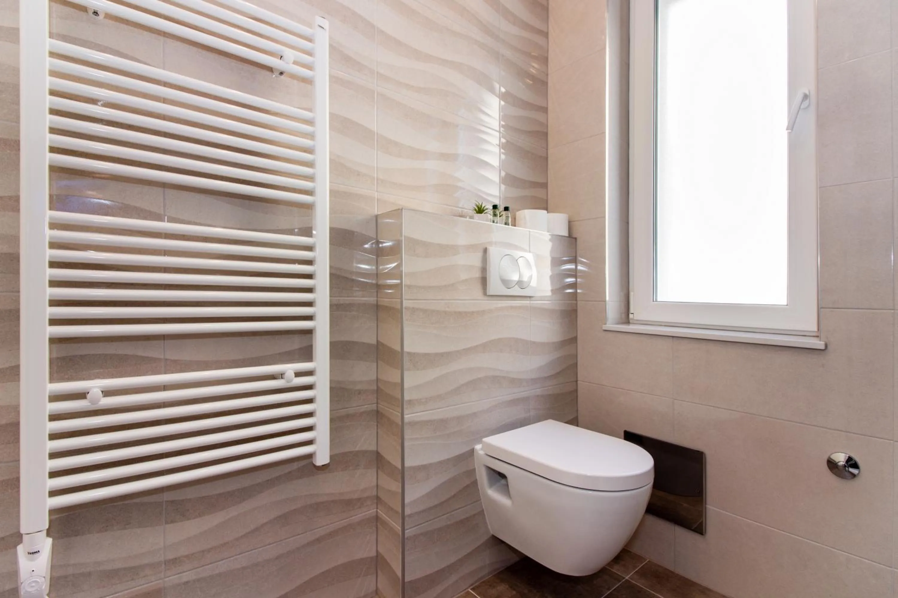 Shower in Lugo Apartments