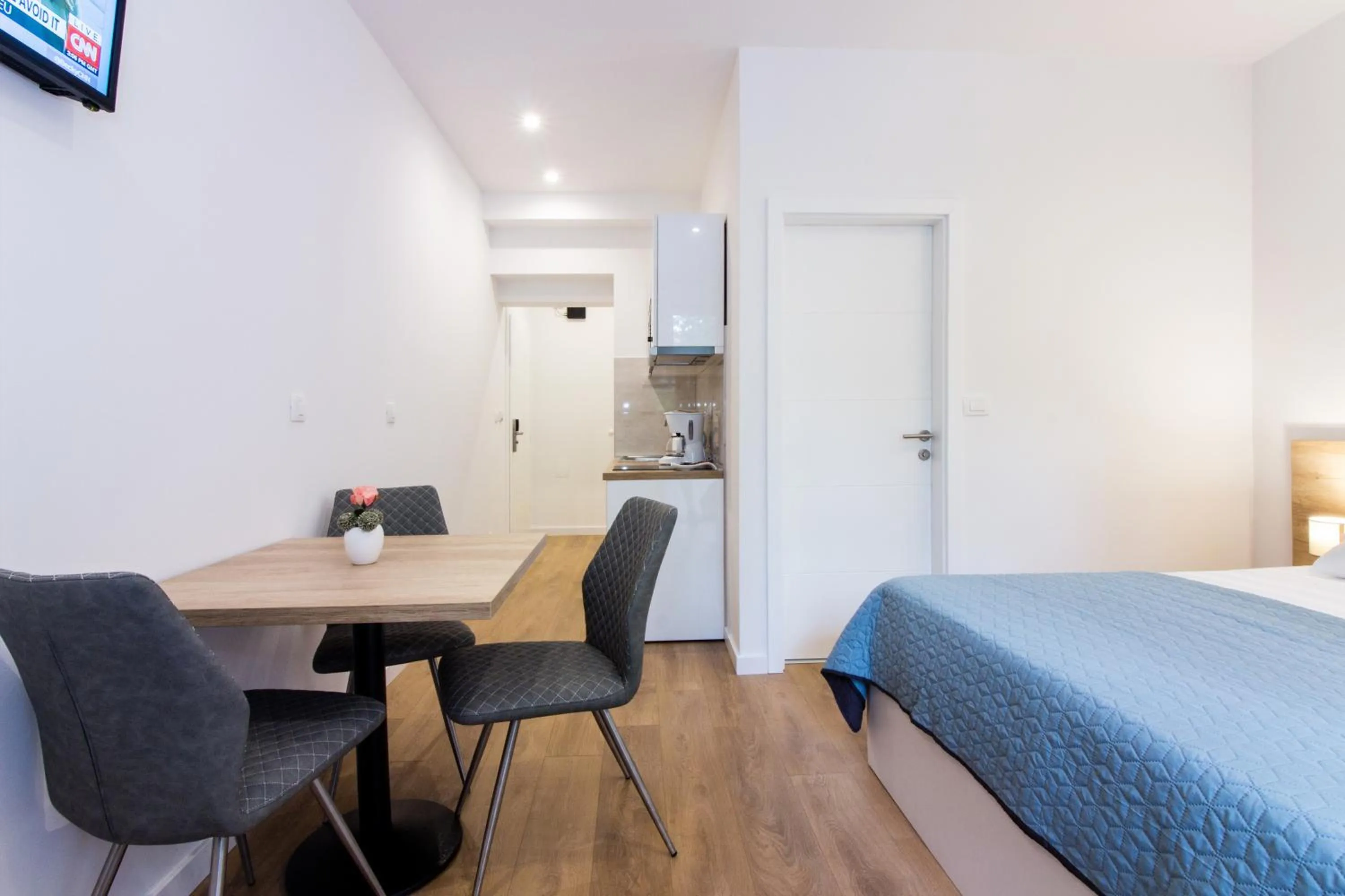 Kitchen or kitchenette, Bed in Lugo Apartments