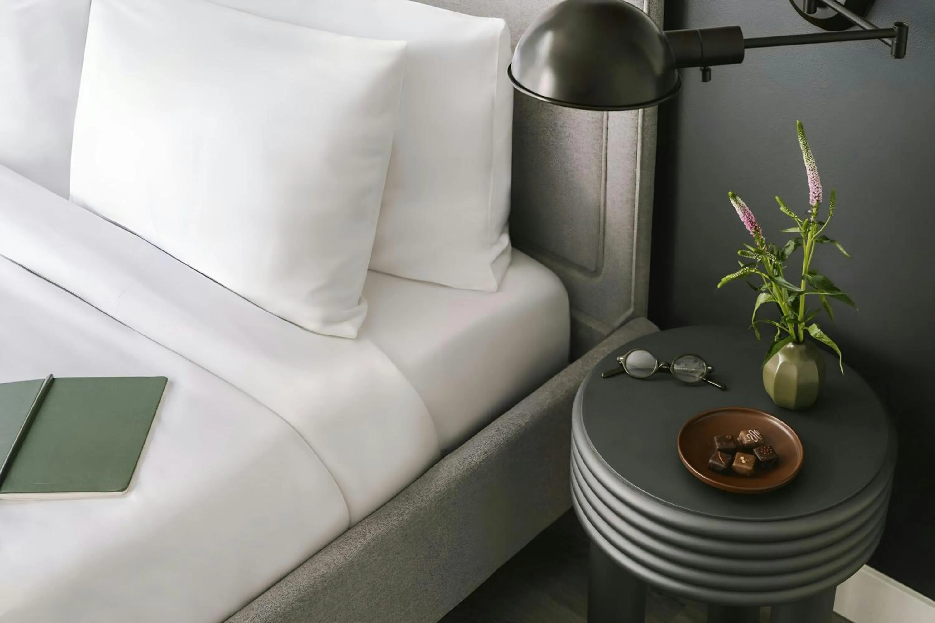 Bedroom, Bed in Sonder by Marriott Bonvoy The Plymouth Apartments Loop