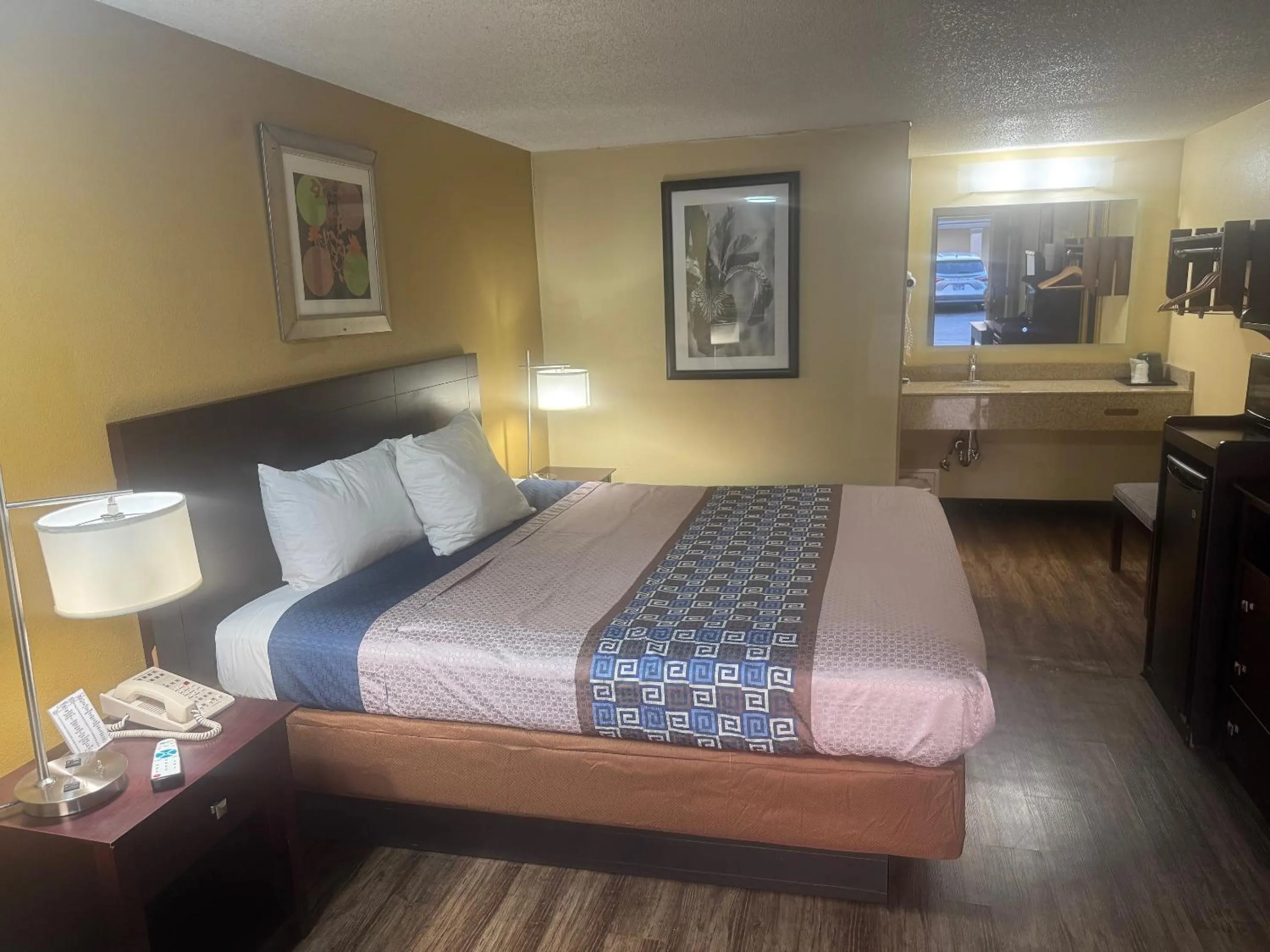 Bed in Somatel Goodlettsville