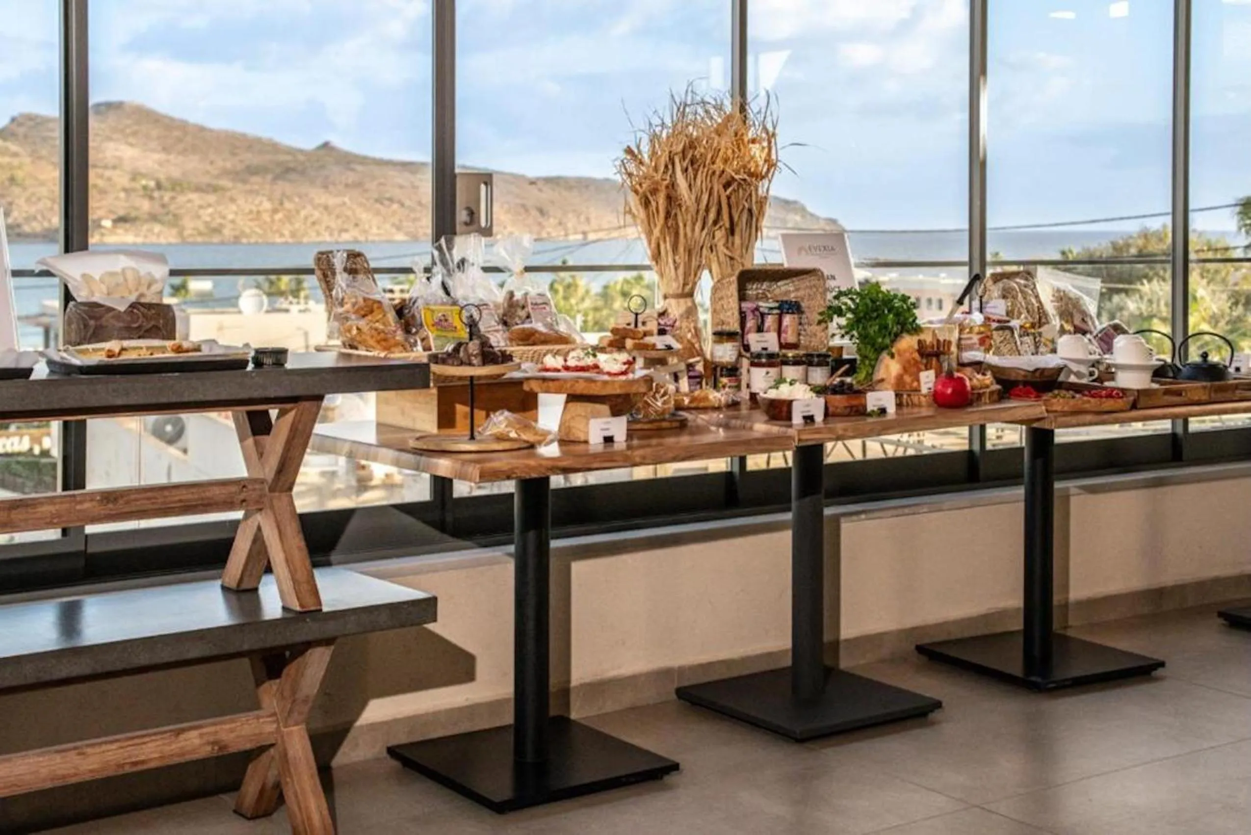 Restaurant/places to eat in Evexia Boutique Hotel & Spa