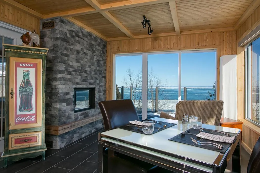 Dining area in Auberge des Eaux Vives