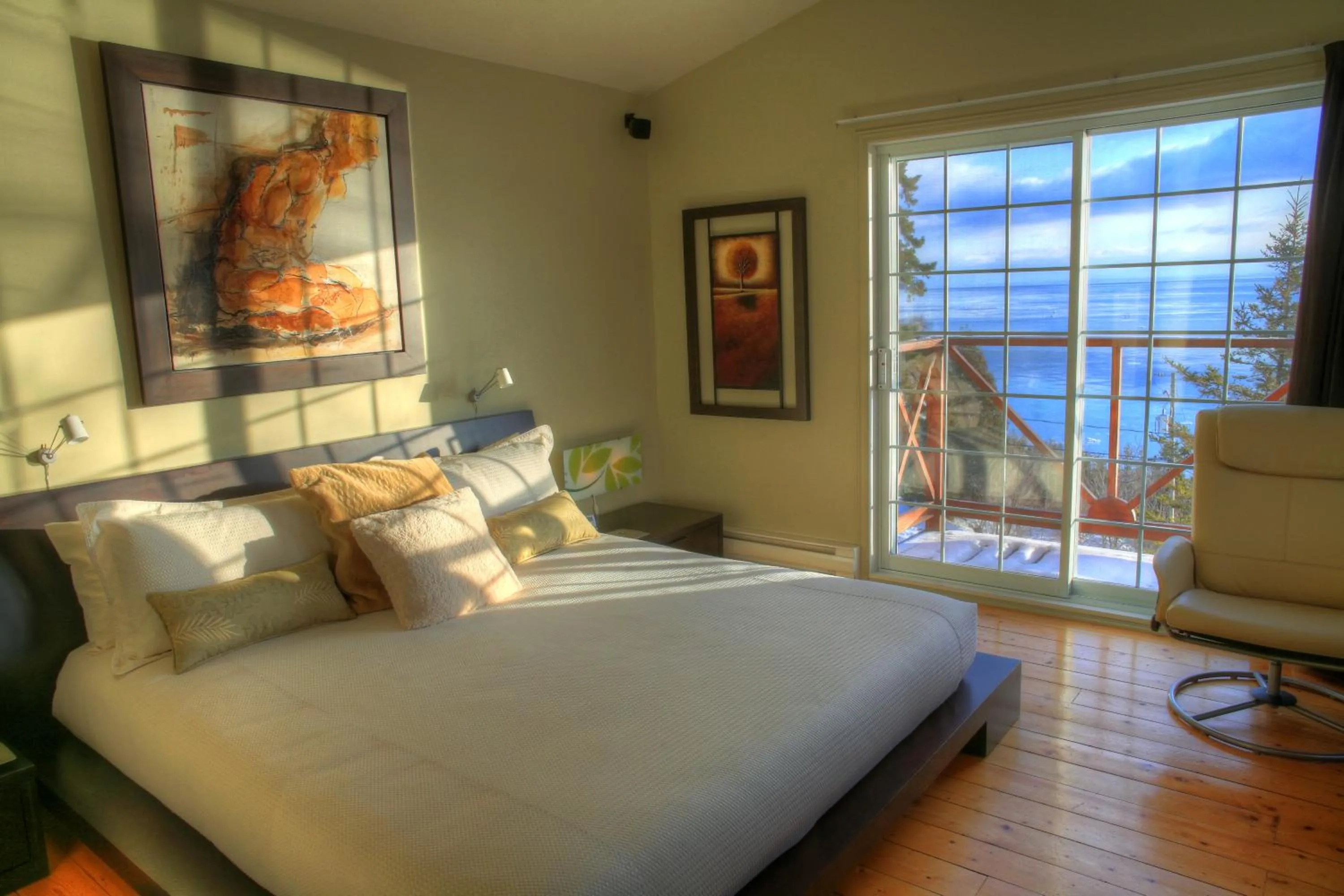 Bedroom, Bed in Auberge des Eaux Vives