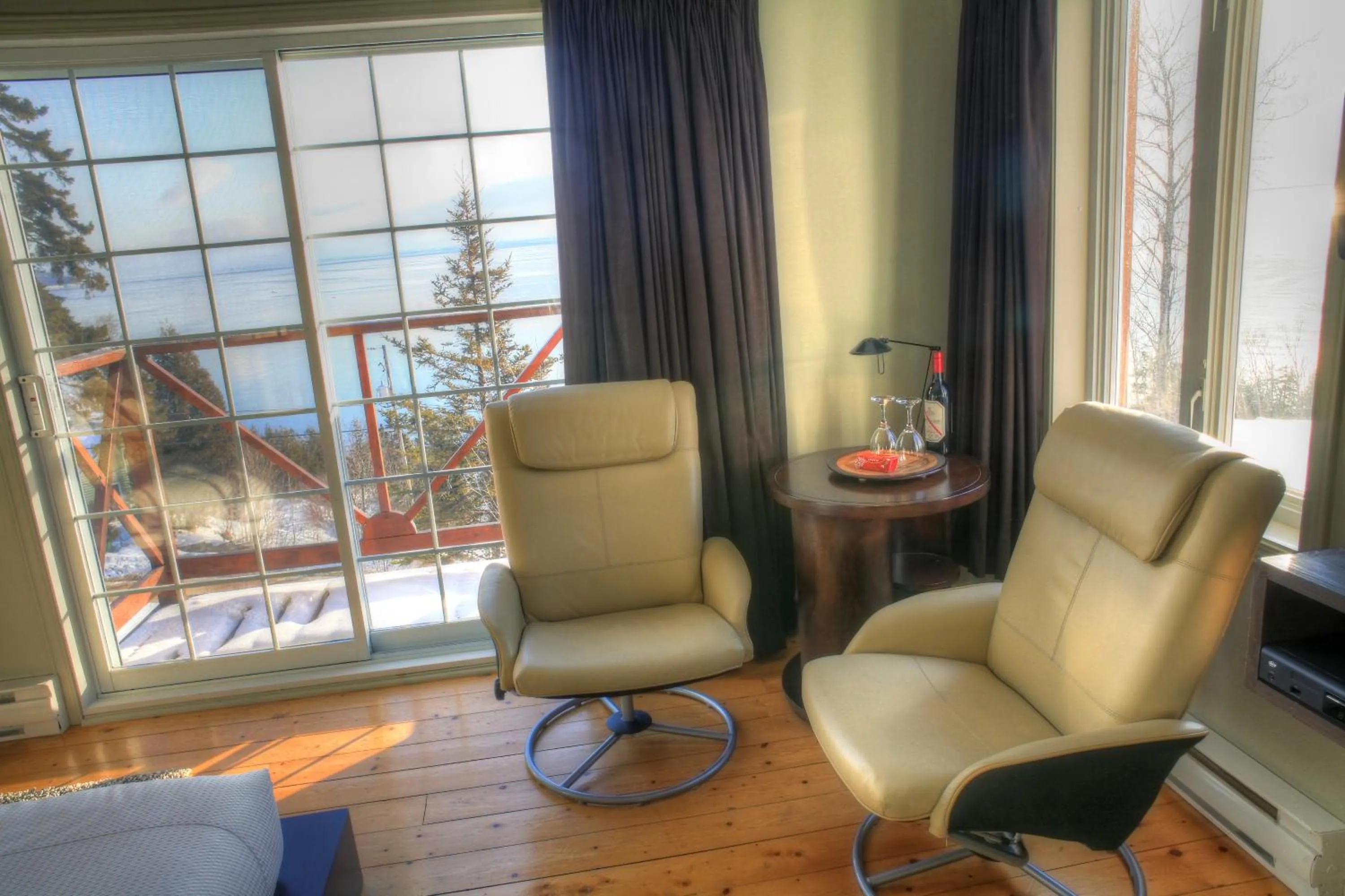 Seating area in Auberge des Eaux Vives