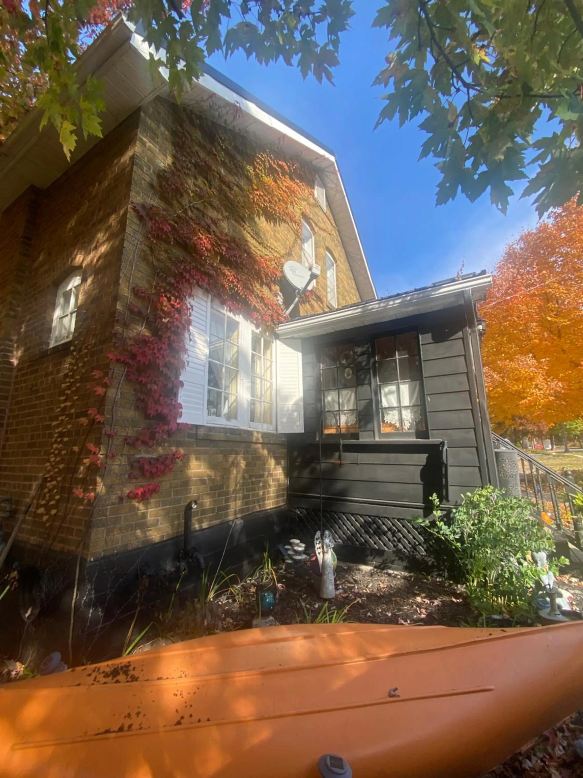 Property building in Blue Spruce Bed and Breakfast Muskoka