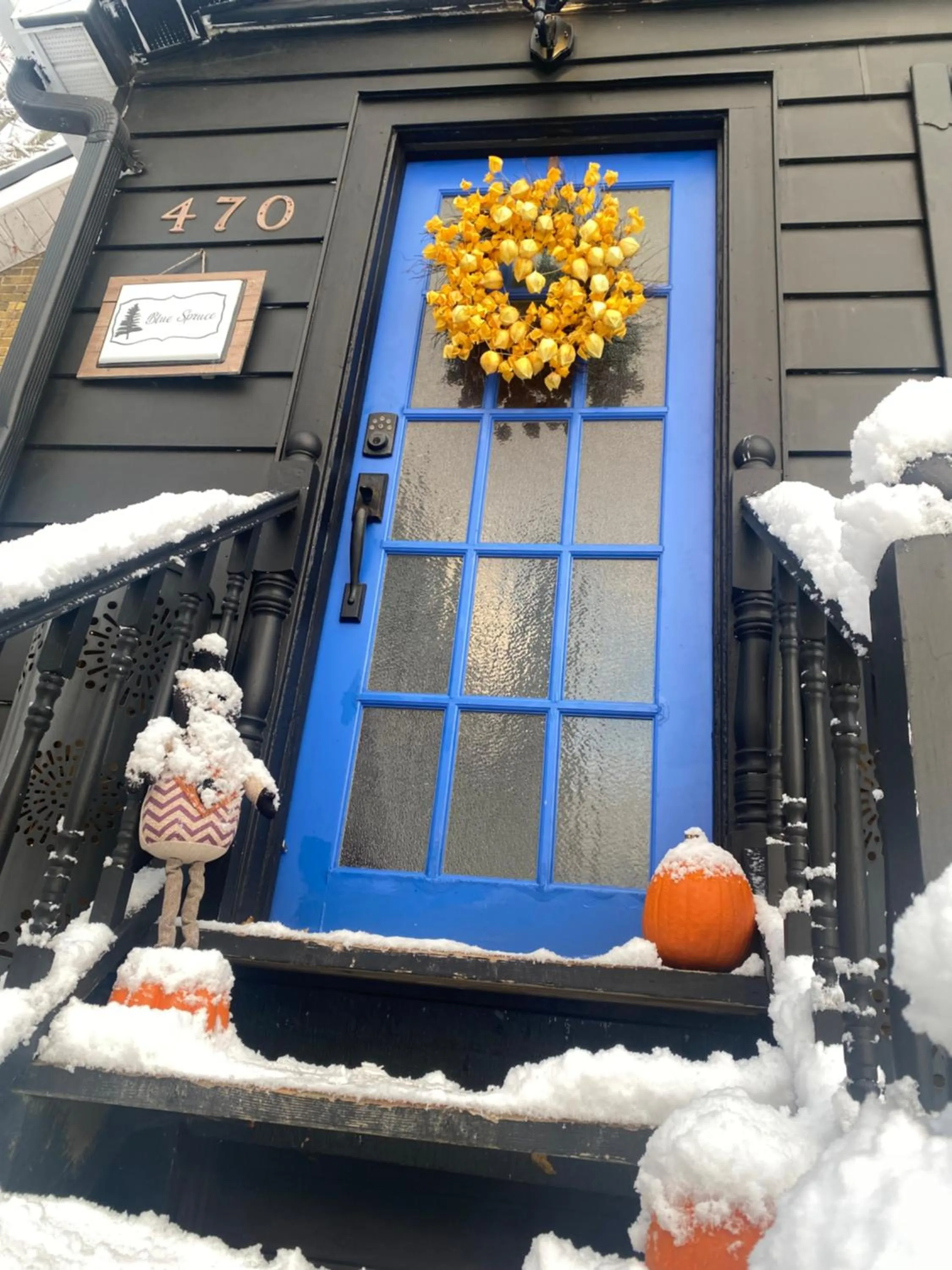 Property building in Blue Spruce Bed and Breakfast Muskoka