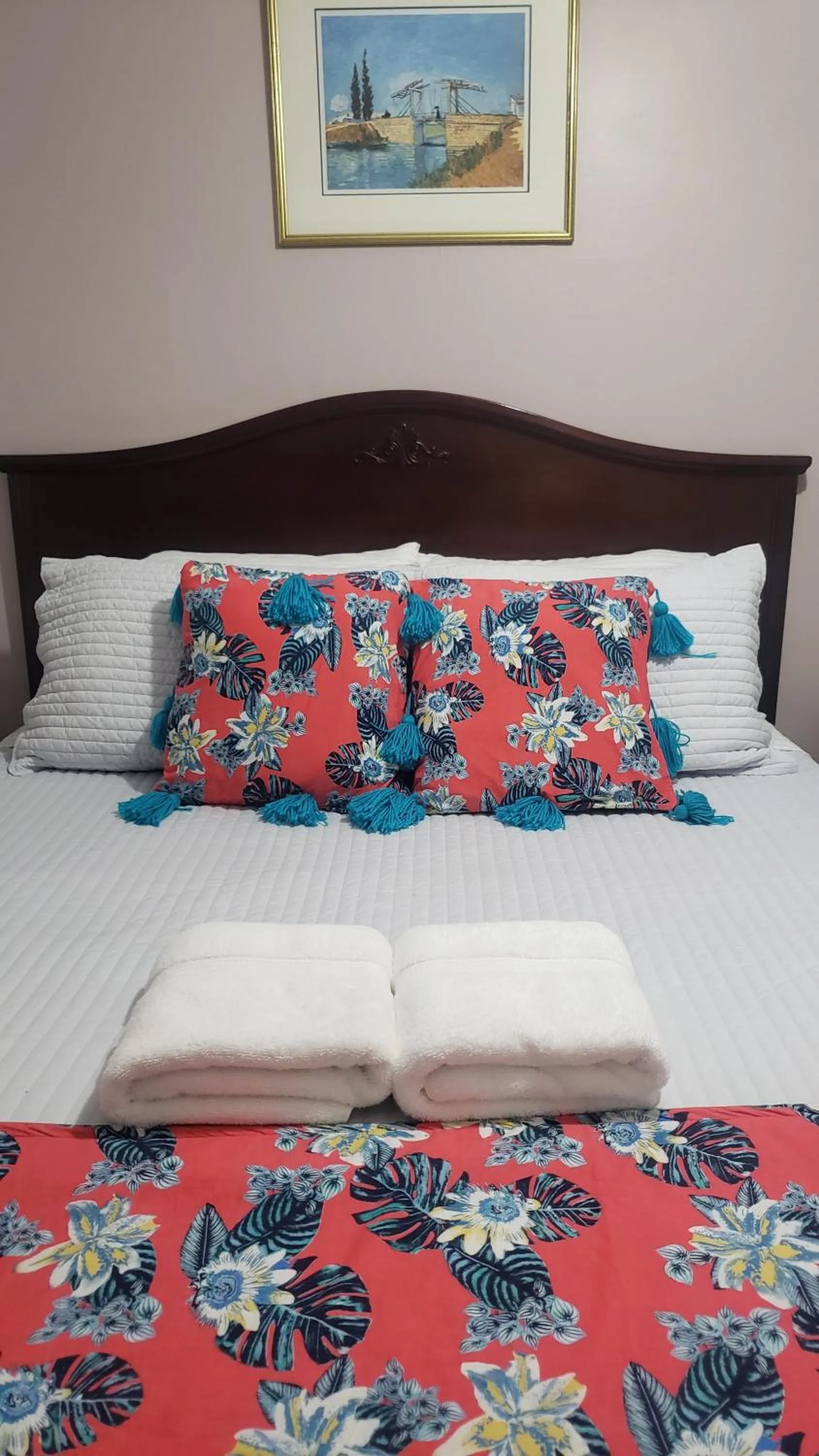 Bed in Blue Spruce Bed and Breakfast Muskoka