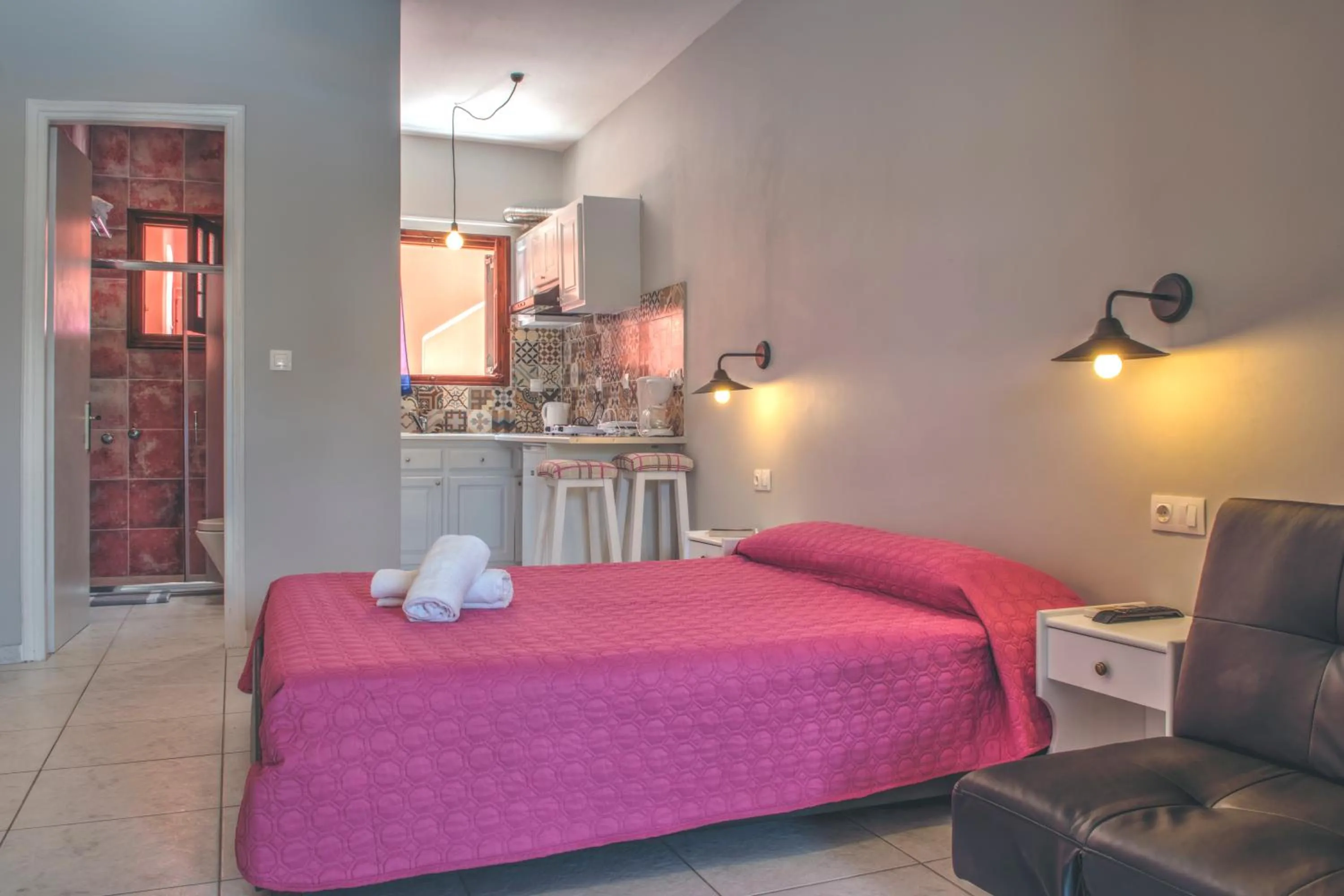 Bed in The Palm Garden - Idyllic Pool Apartments in a Green Oasis